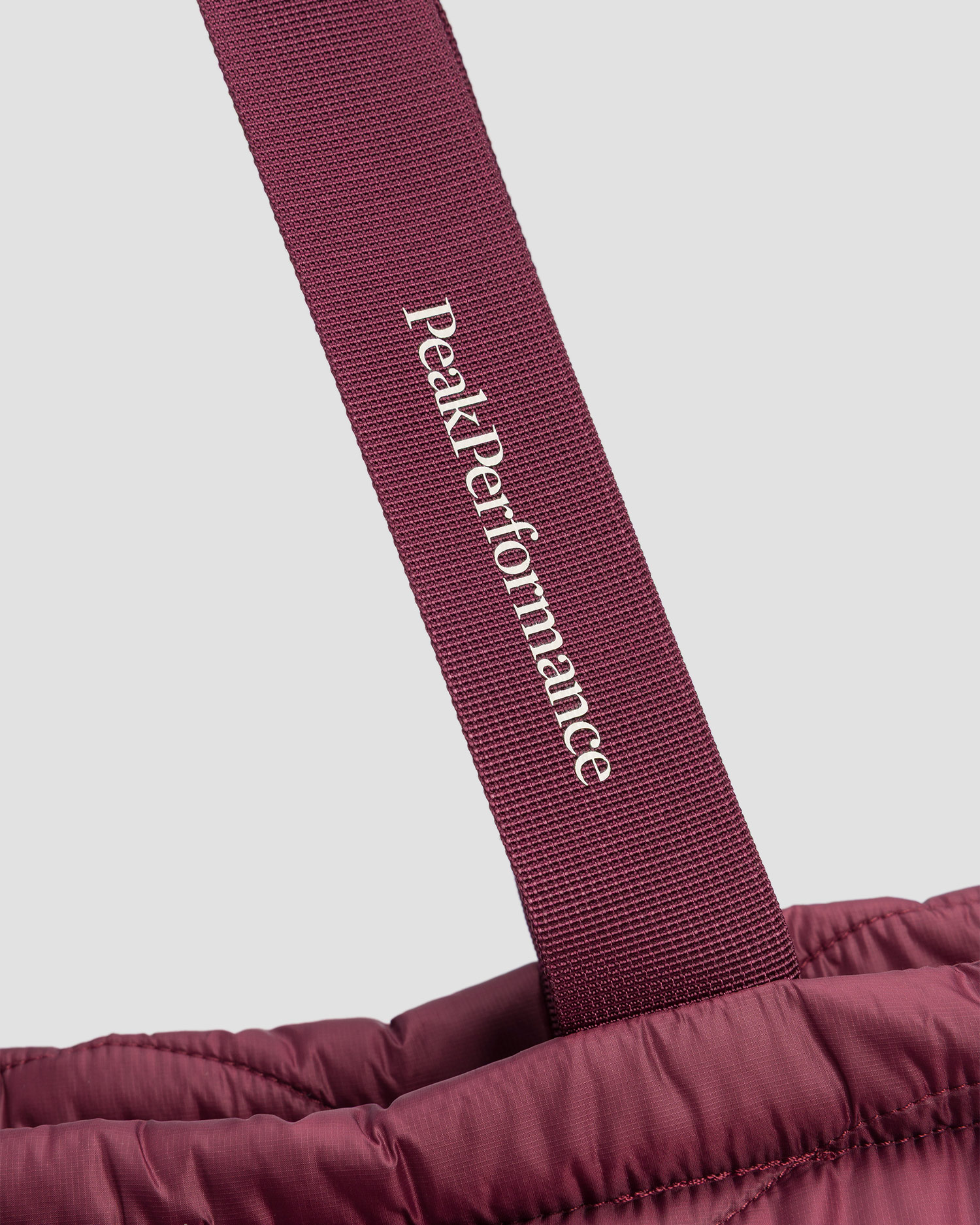 Geantă Peak Performance Helium Tote Bag 30L bordo