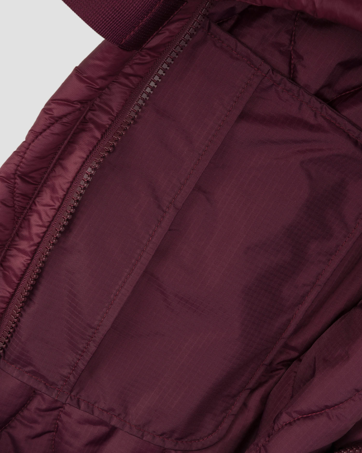 Geantă Peak Performance Helium Tote Bag 30L bordo