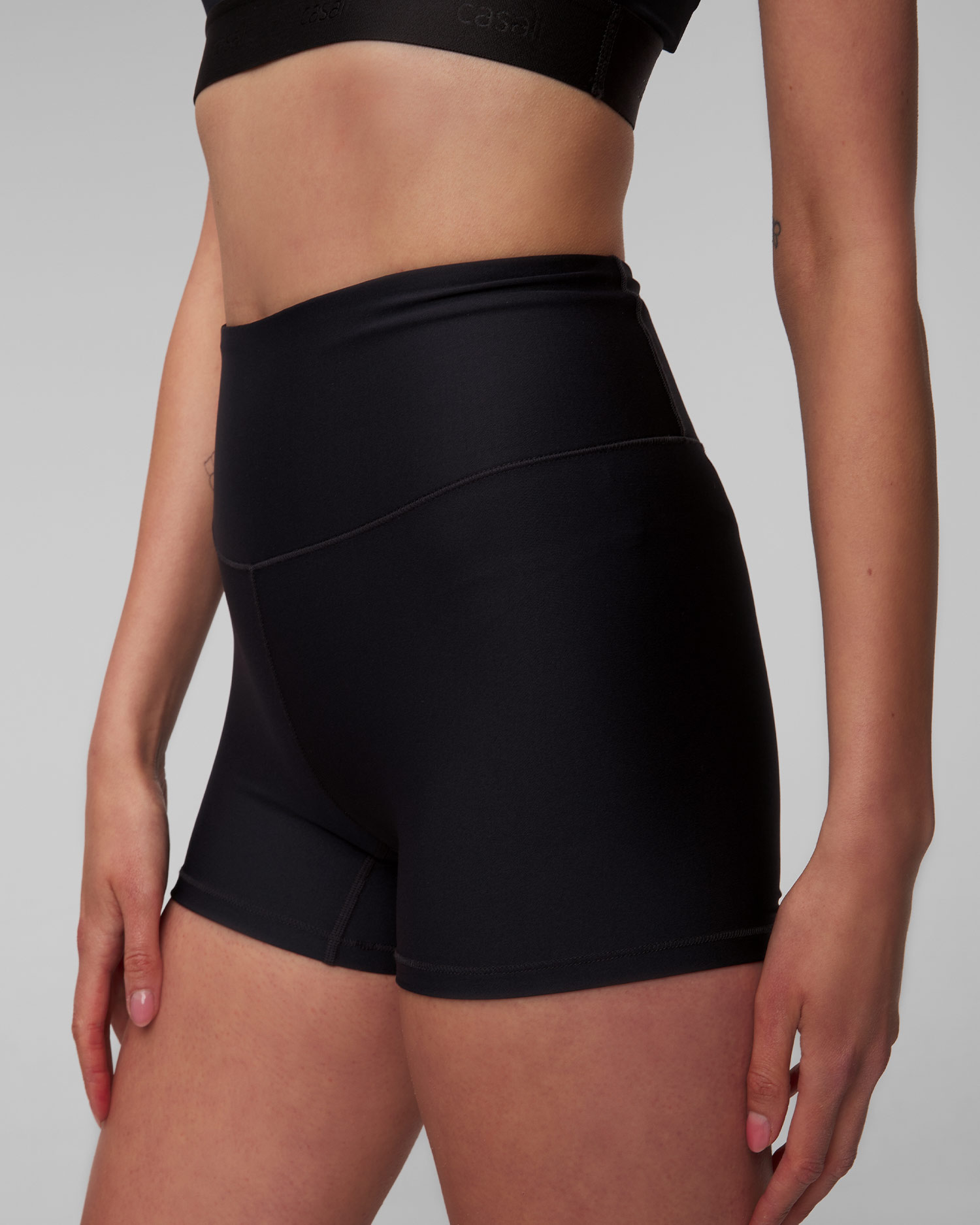 Černé dámské sportovní šortky s vysokým pasem Casall Ultra High Waist Hot Pant
