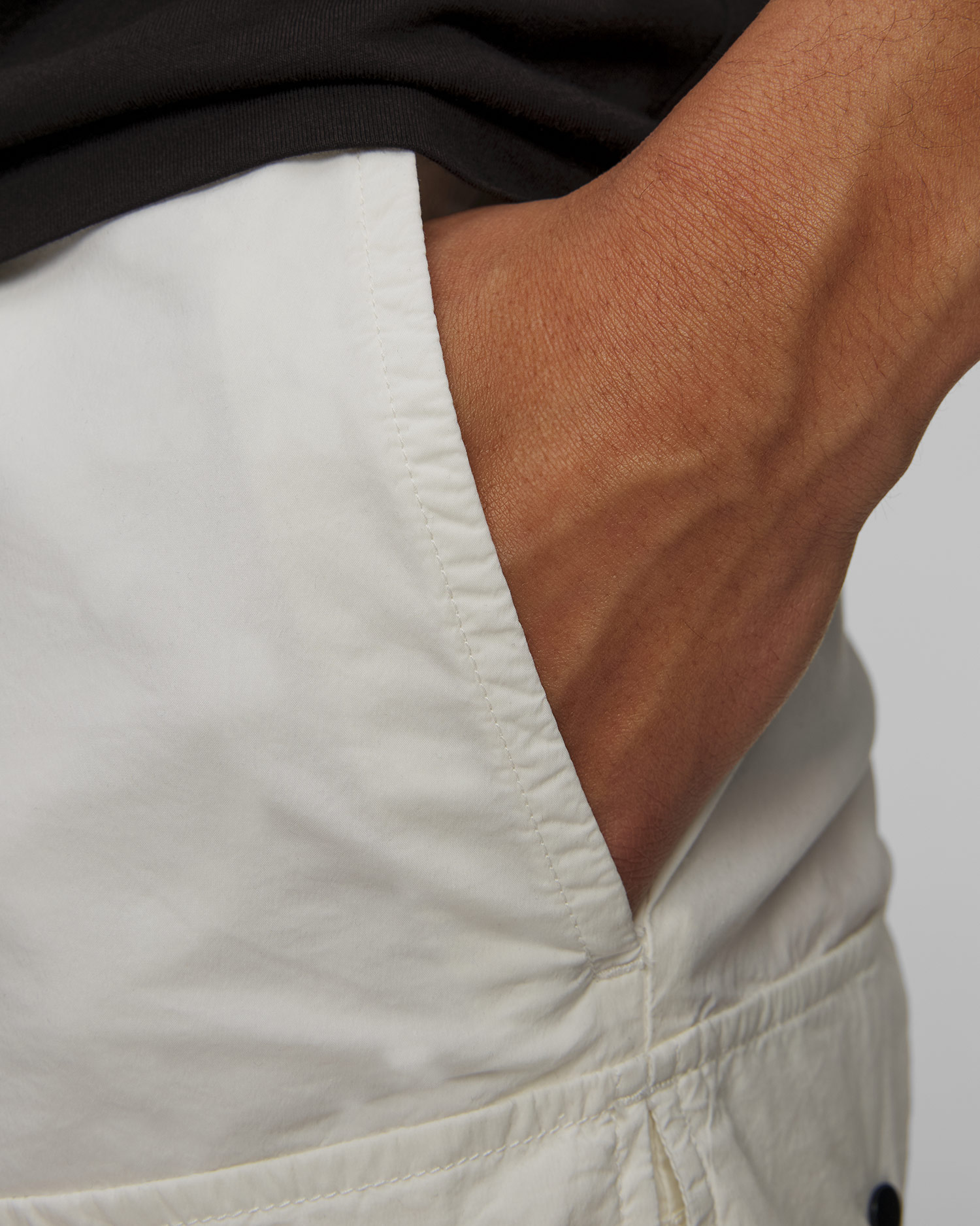 Pánske šortky C.P. Company 50 Fili Stretch Cargo Shorts biele