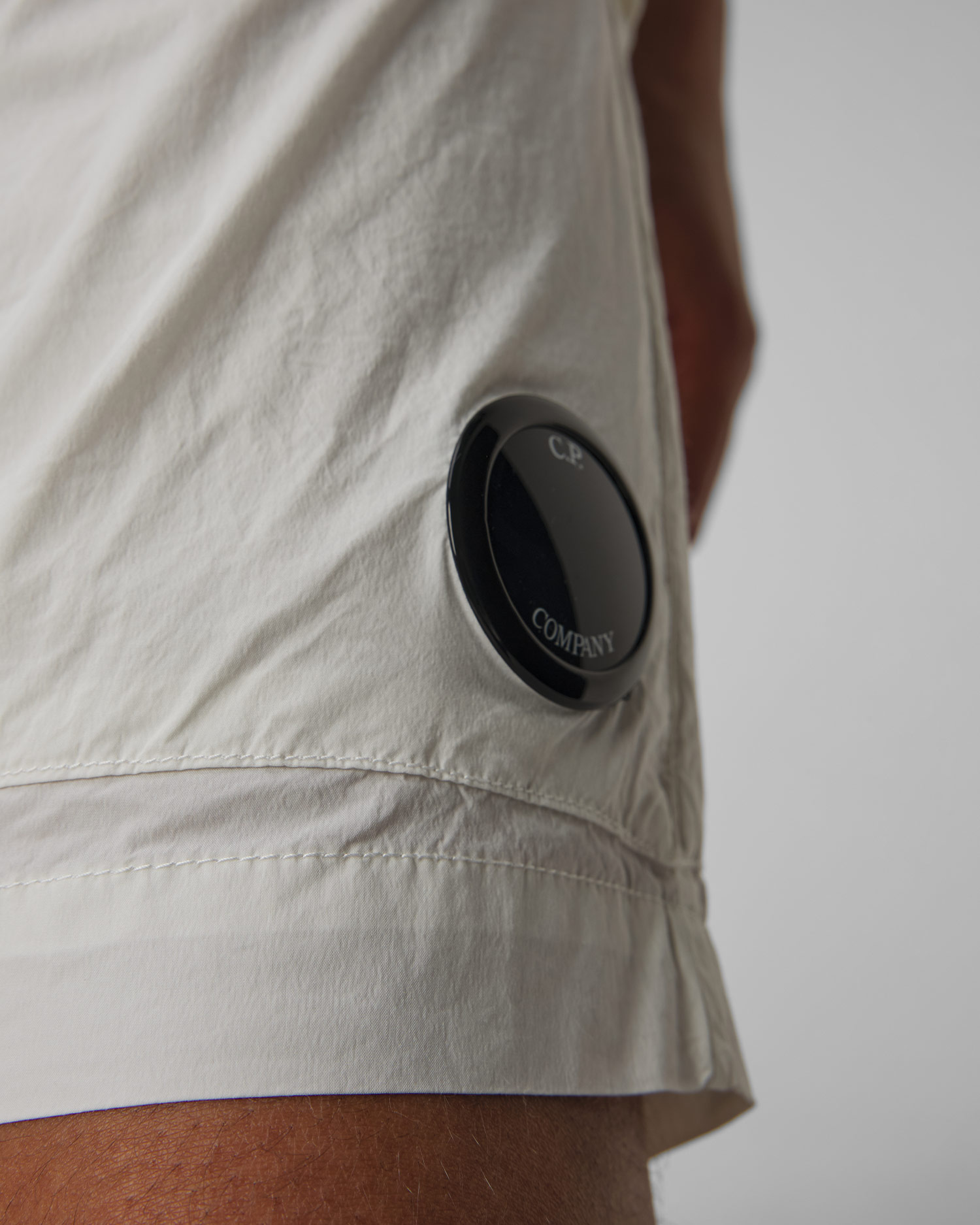 Pánske šortky C.P. Company 50 Fili Stretch Cargo Shorts biele