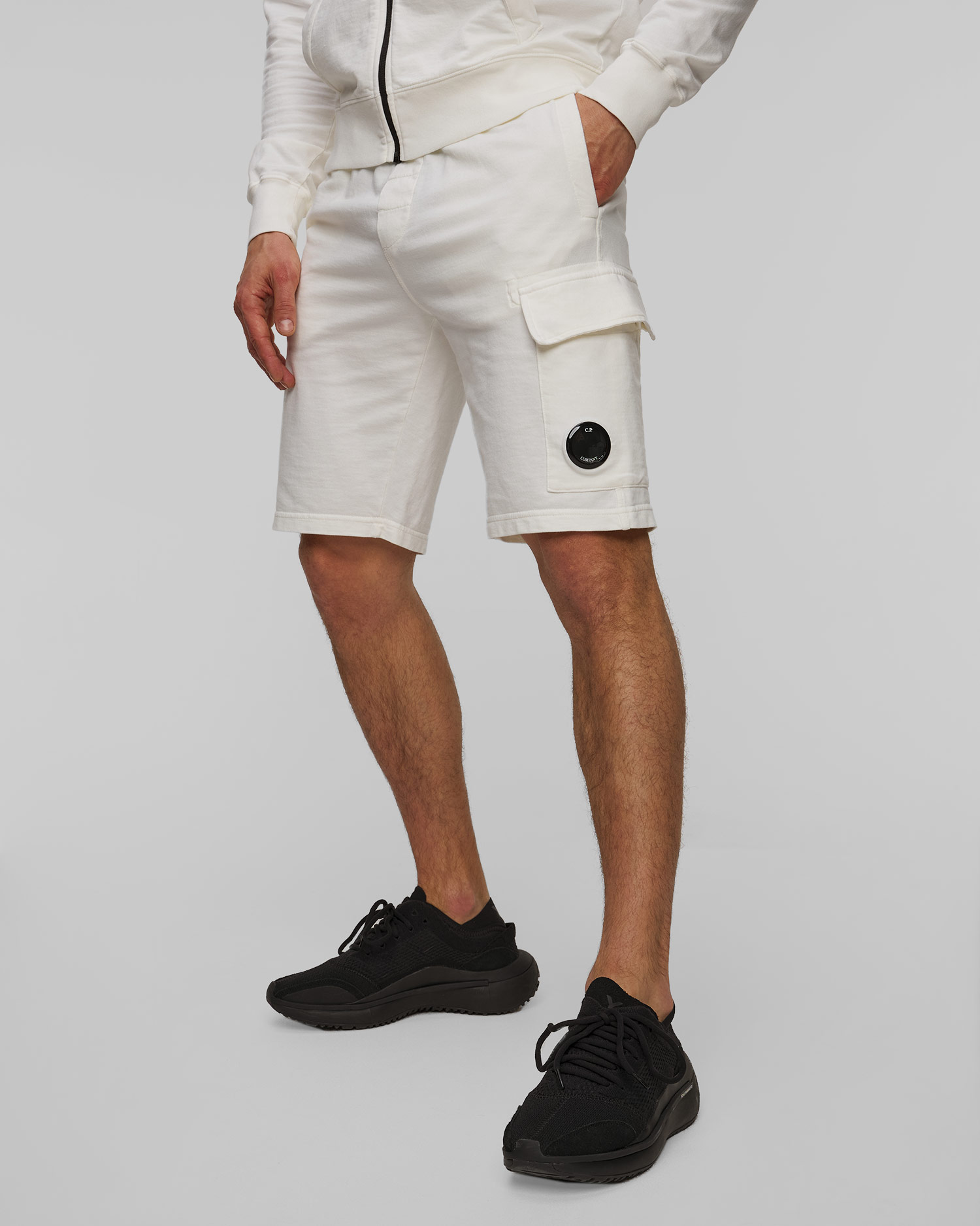C.P. Company Light Fleece Cargo Lens Shorts Herrenshorts in Beige