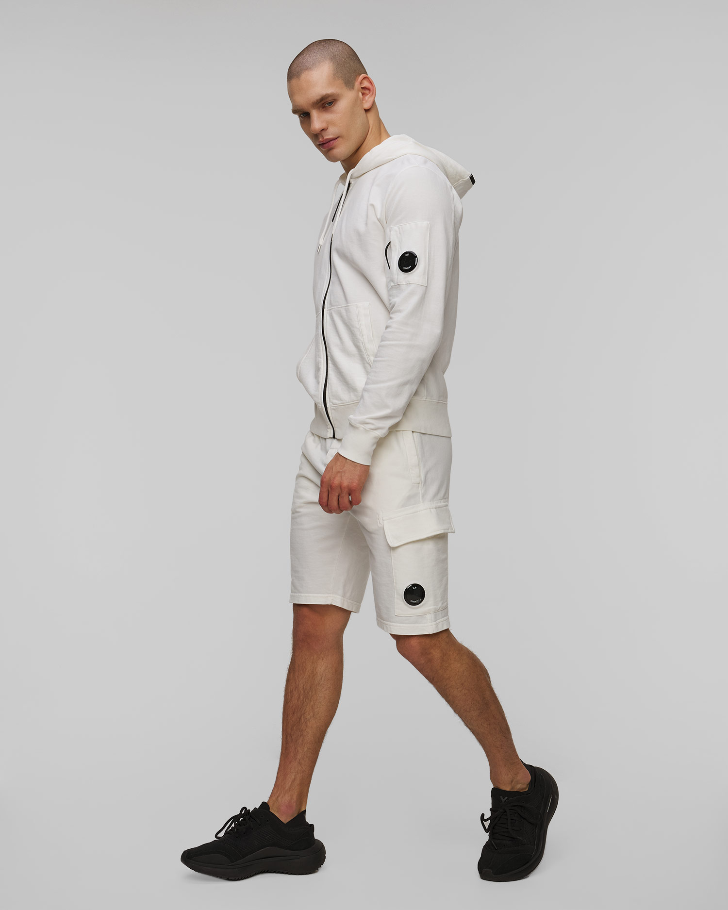 C.P. Company Light Fleece Cargo Lens Shorts Herrenshorts in Beige