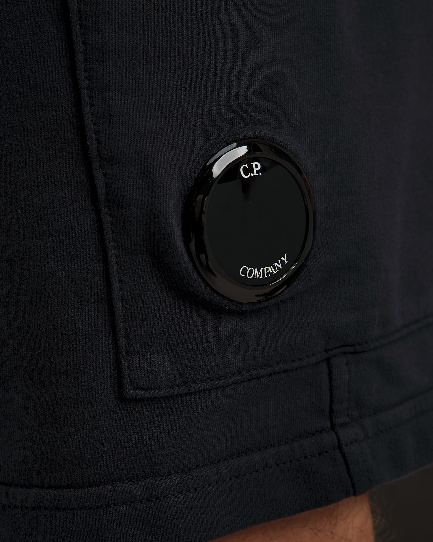 Pánské kraťasy C.P. Company Light Fleece Cargo Lens Shorts v Tmavě Modrém Barevném Odstínu