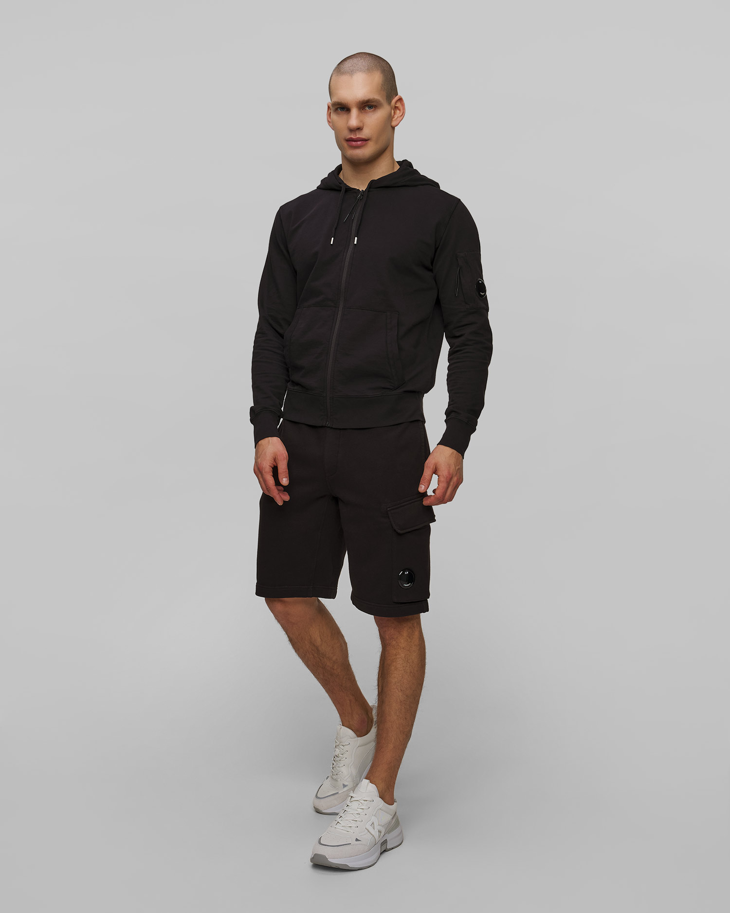 C.P. Company Cotton Diagonal Fleece Cargo Shorts Herrenshorts in Schwarz