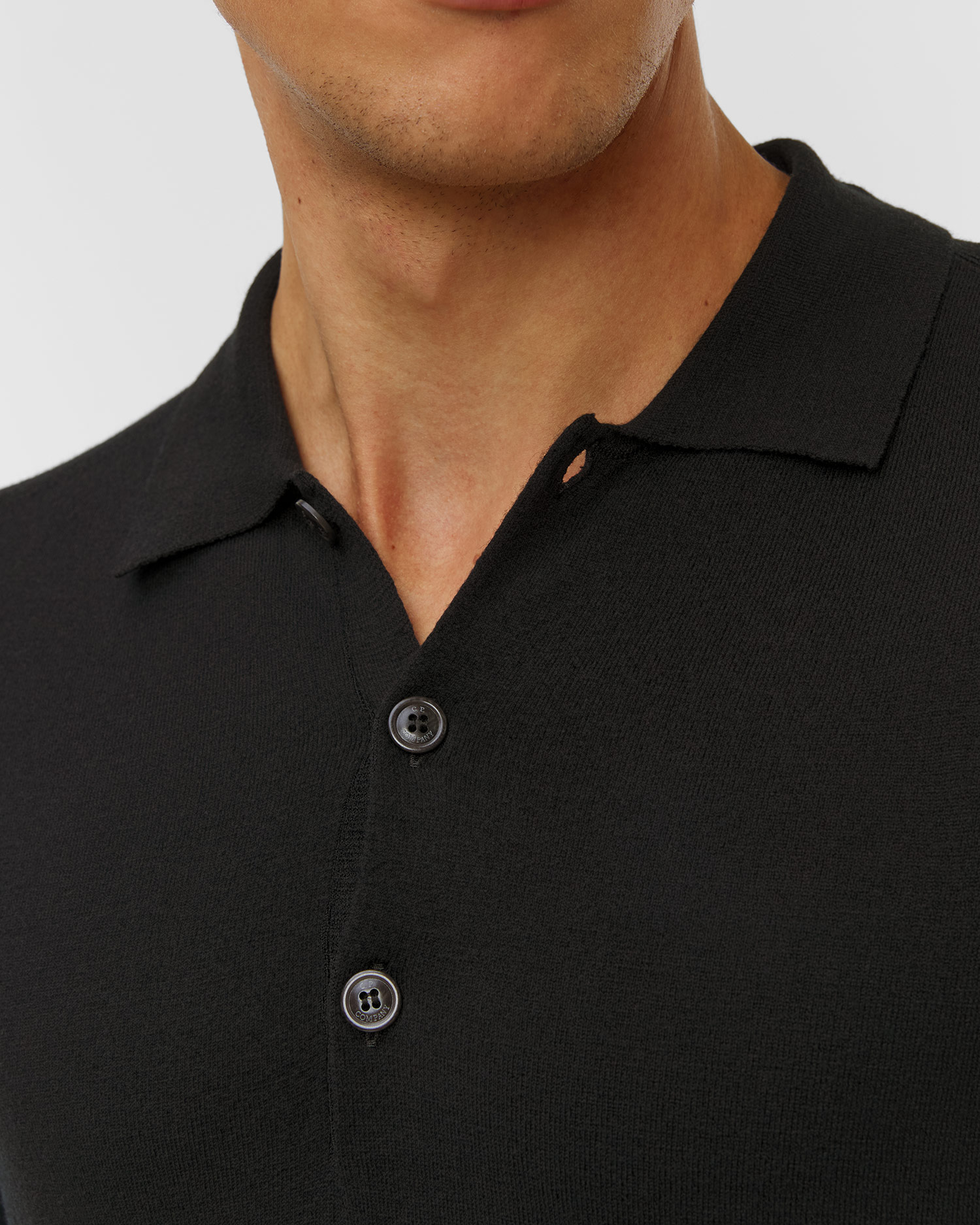 Pánsky polo sveter C.P. Company Extrafine Merino Wool Polo Sweater čierny