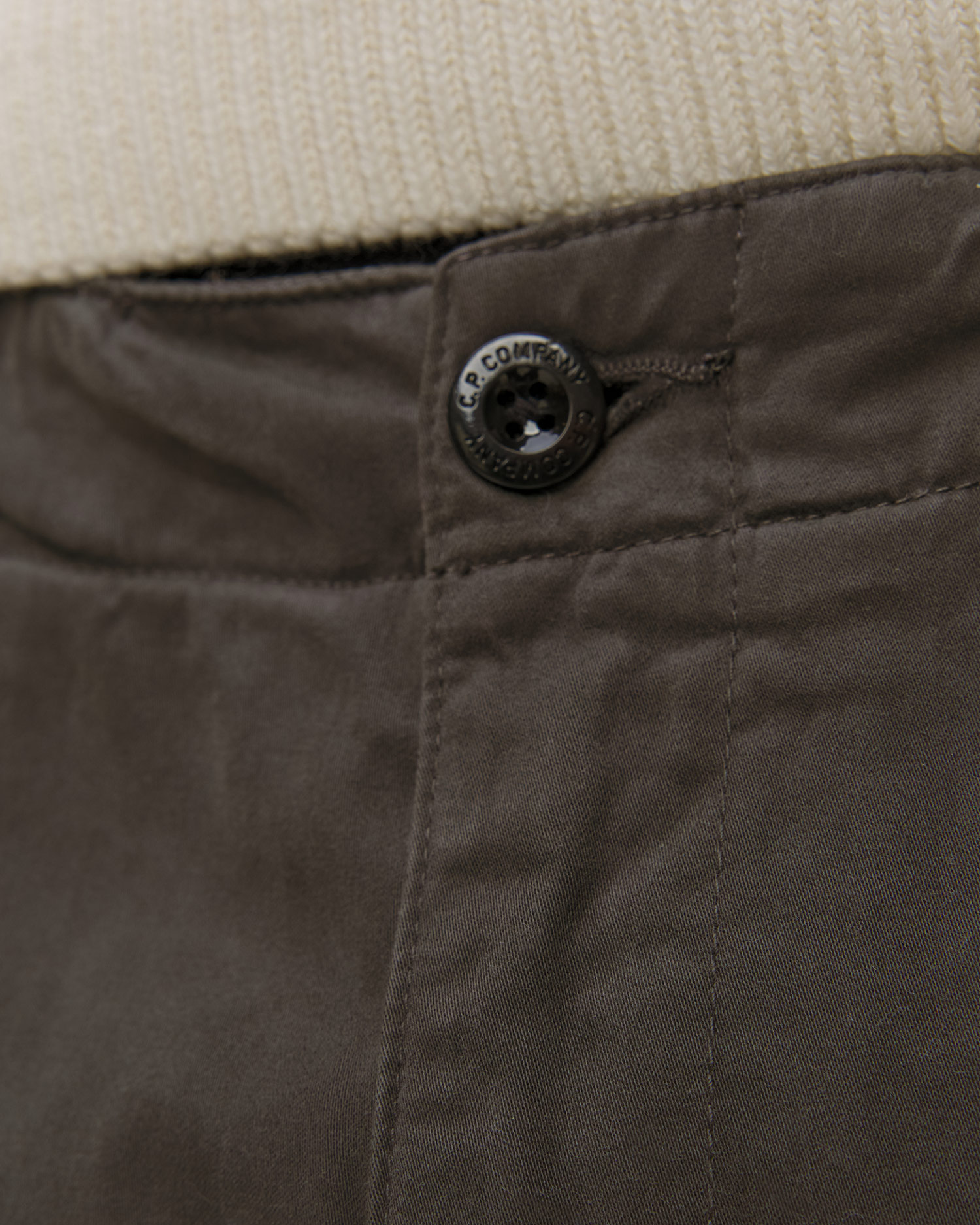 Pánske elastické saténové nohavice C.P. Company Ergonomic Cargo Pants sivé