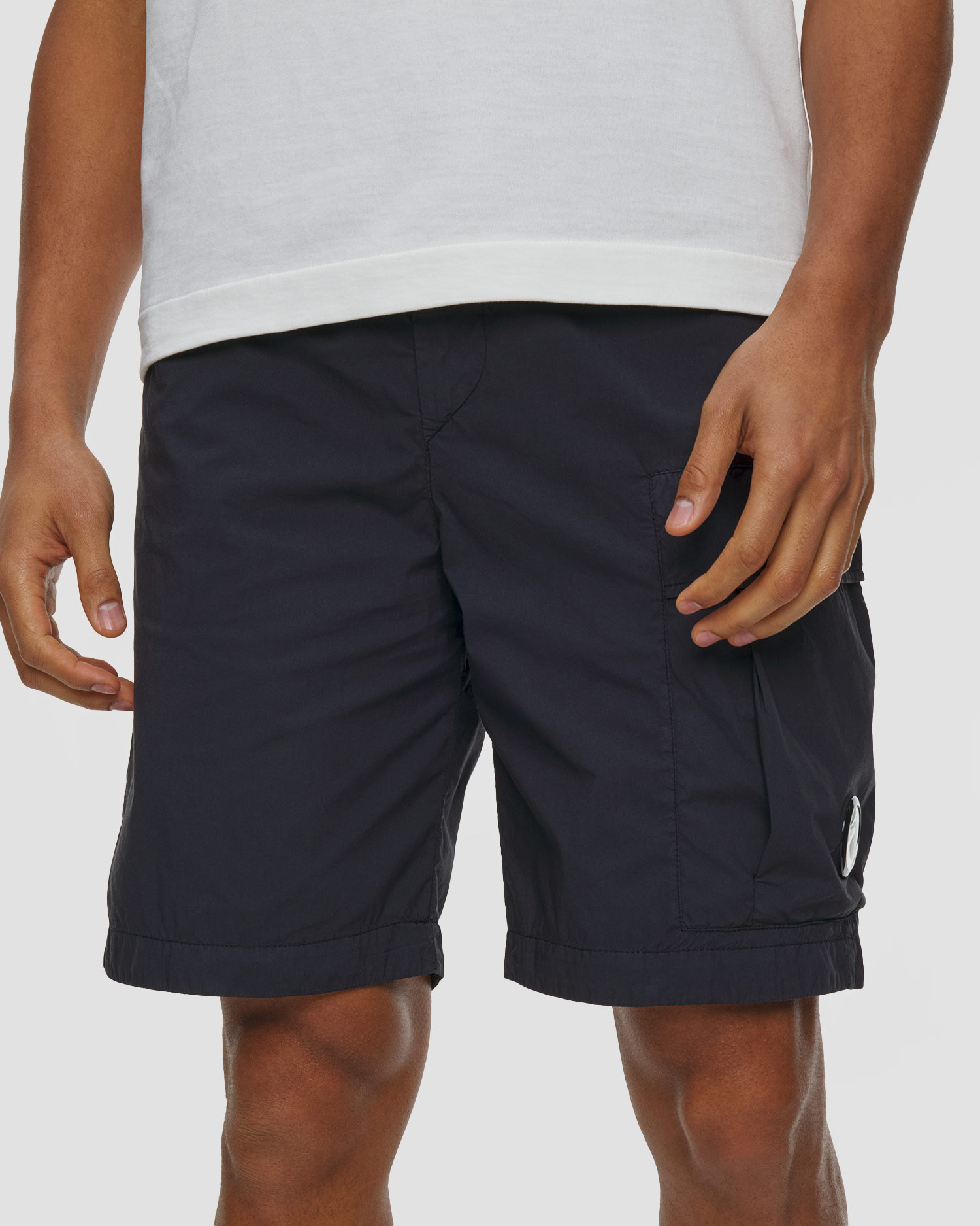 Pánské kapsáčové kraťasy C.P. Company 50 Fili Stretch Loose Lens Cargo Shorts v tmavě modré barvě