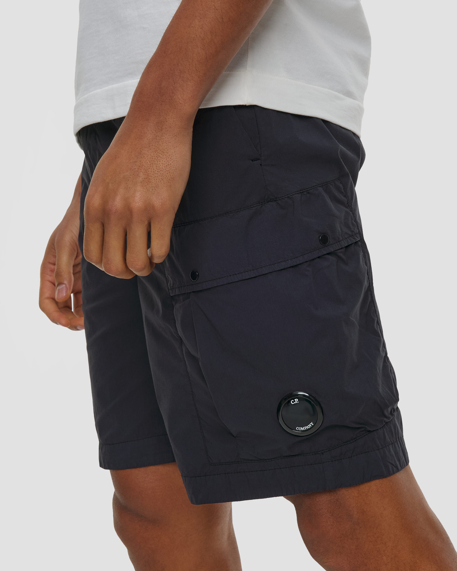 Pánské kapsáčové kraťasy C.P. Company 50 Fili Stretch Loose Lens Cargo Shorts v tmavě modré barvě
