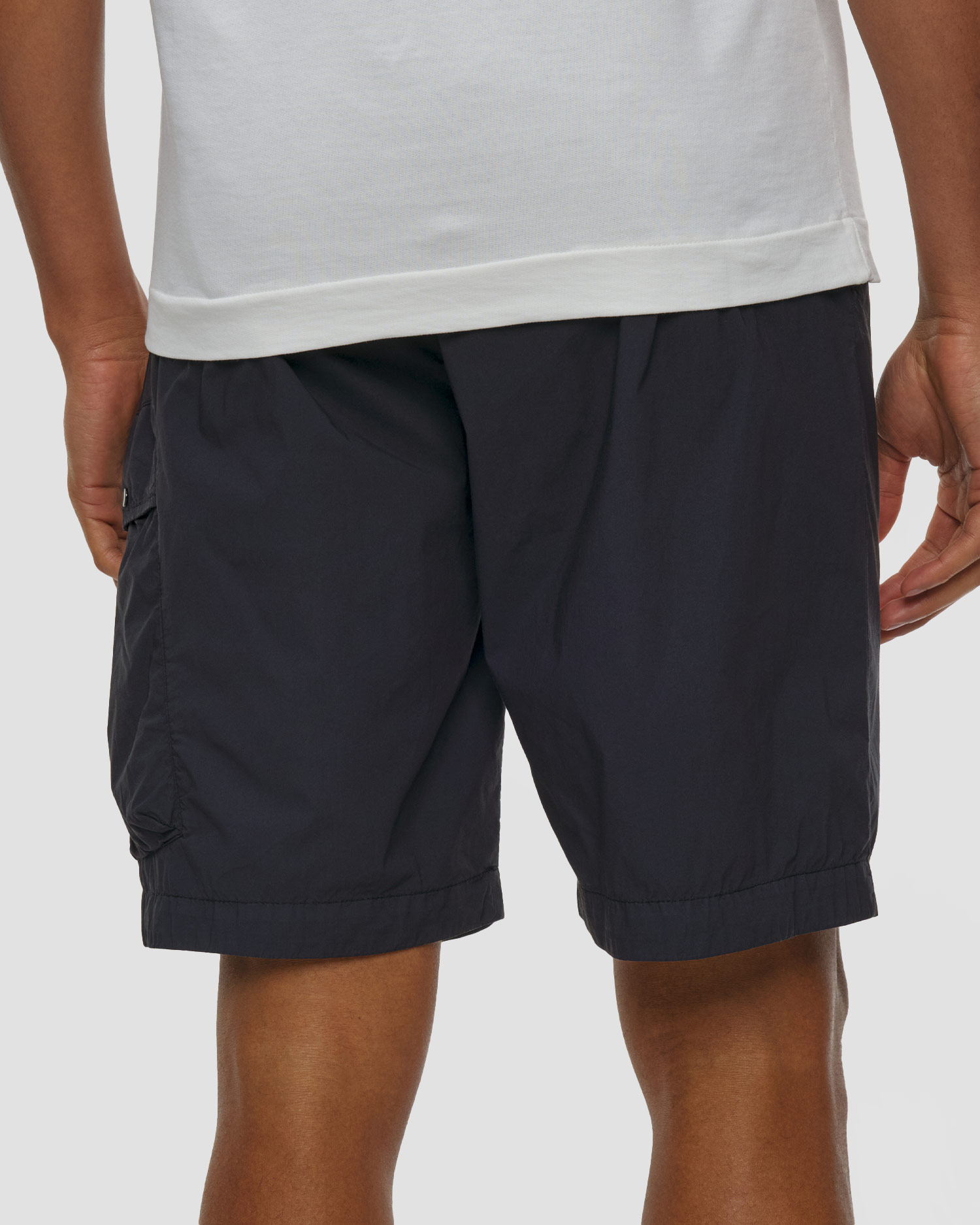 Pánské kapsáčové kraťasy C.P. Company 50 Fili Stretch Loose Lens Cargo Shorts v tmavě modré barvě