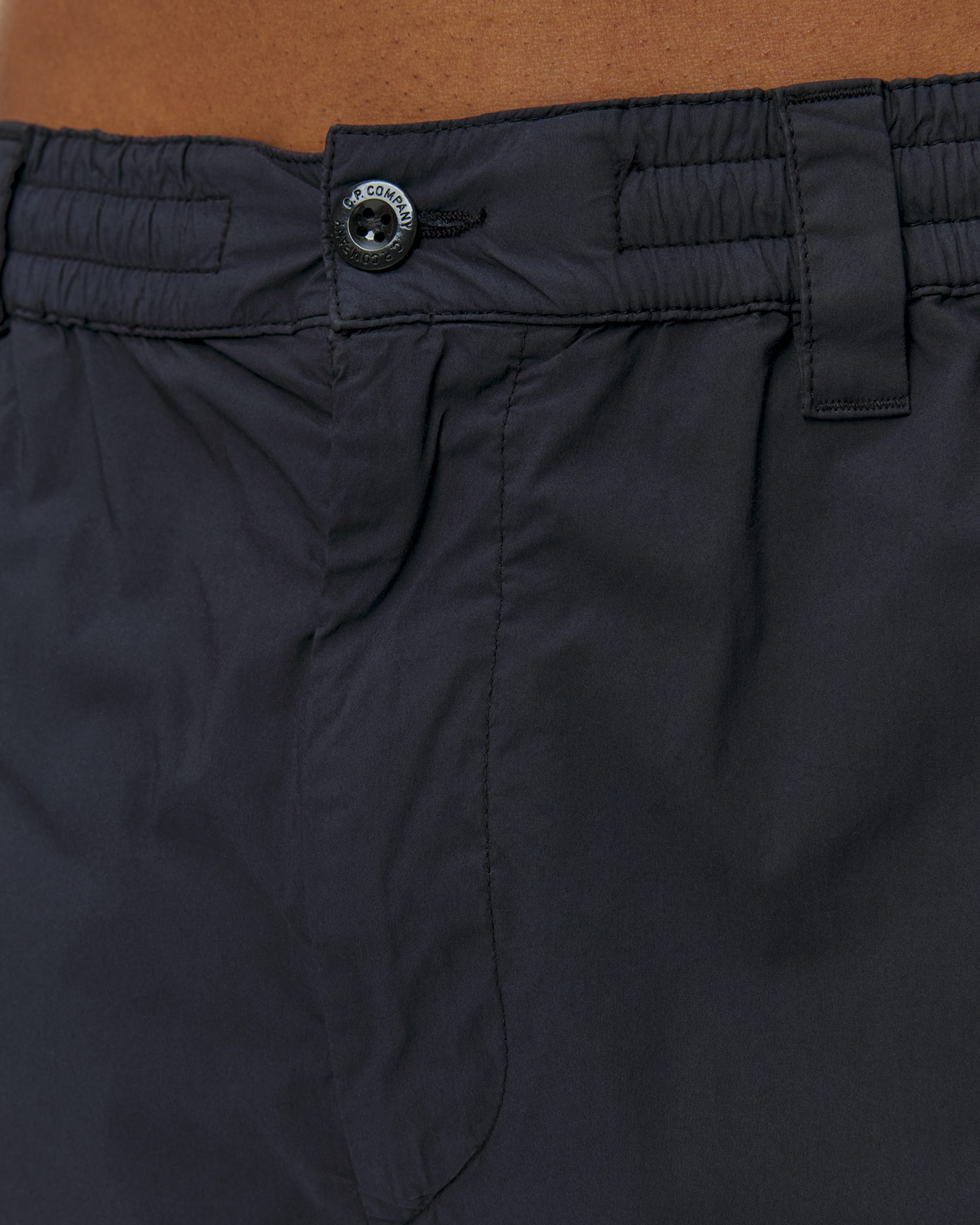 Pánské kapsáčové kraťasy C.P. Company 50 Fili Stretch Loose Lens Cargo Shorts v tmavě modré barvě