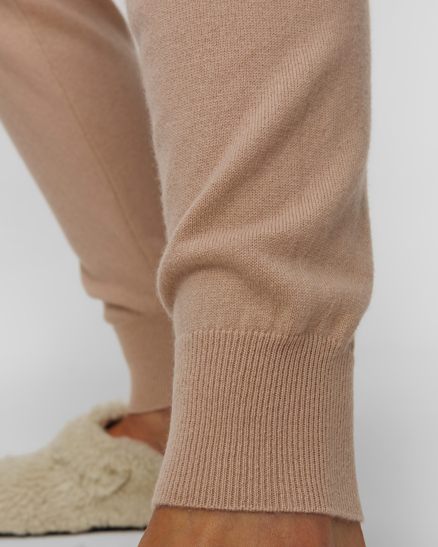 Pantaloni bej din cașmir pentru femei Allude