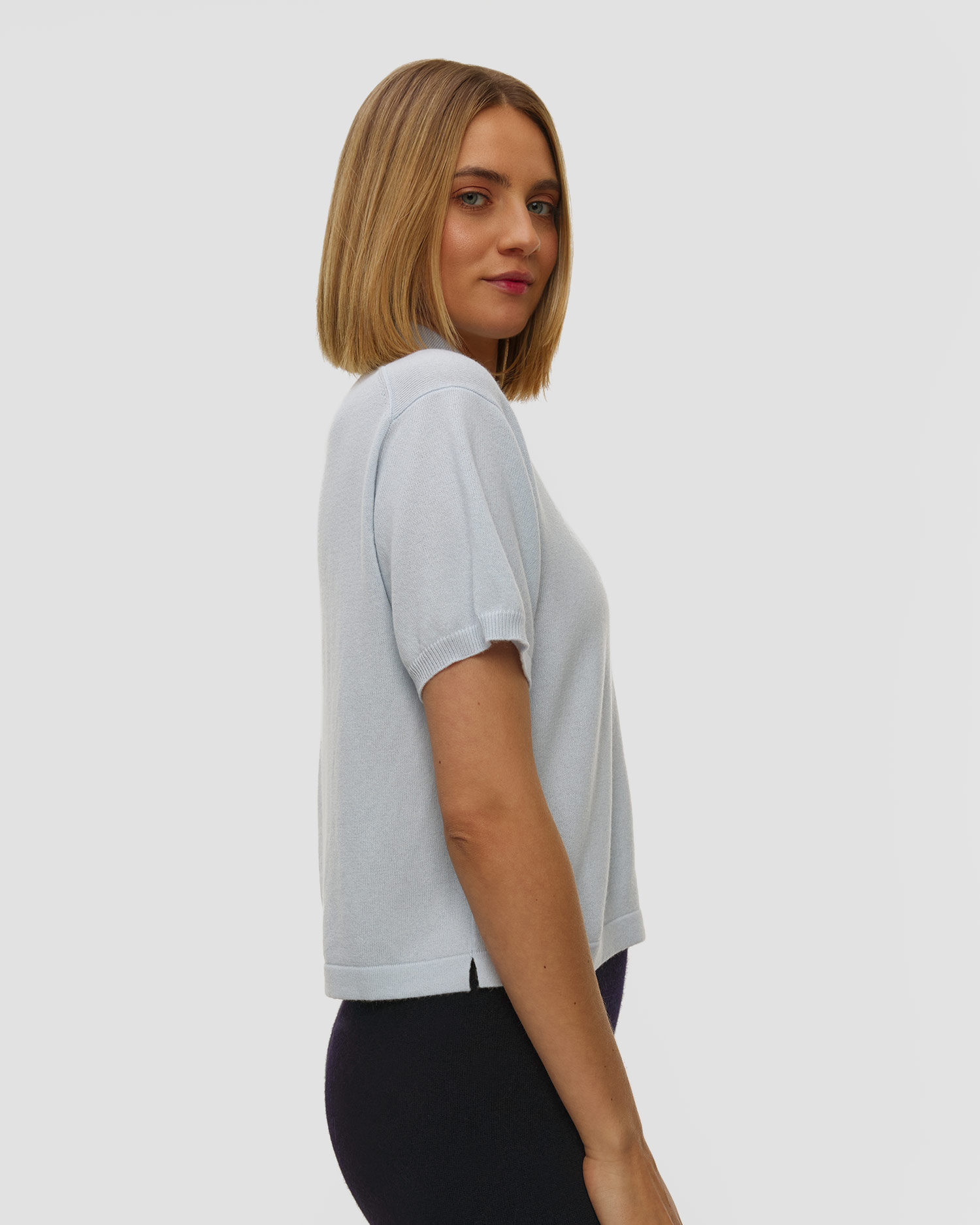 Niebieski sweter kaszmirowy z krótkim rękawem damski Allude