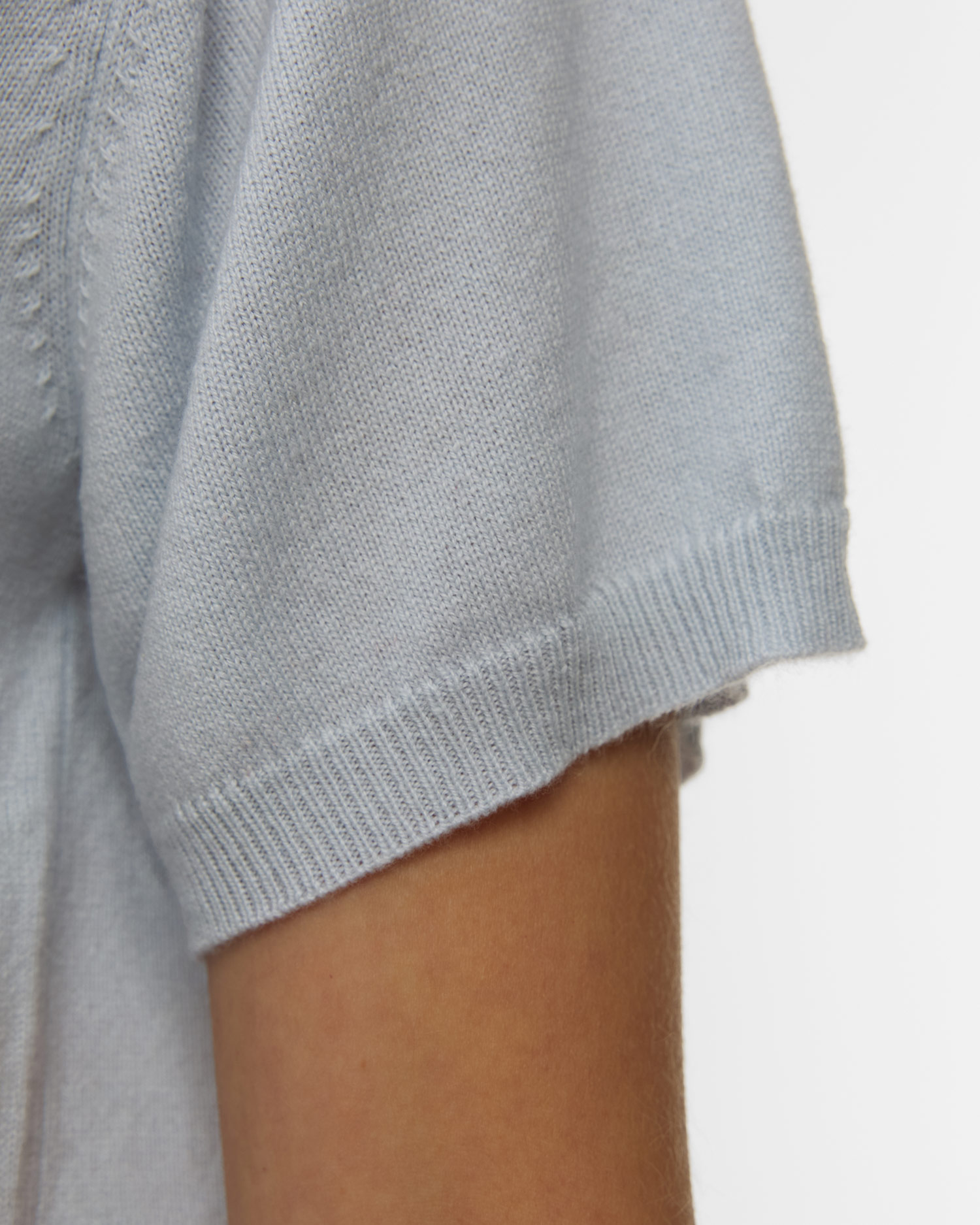 Niebieski sweter kaszmirowy z krótkim rękawem damski Allude