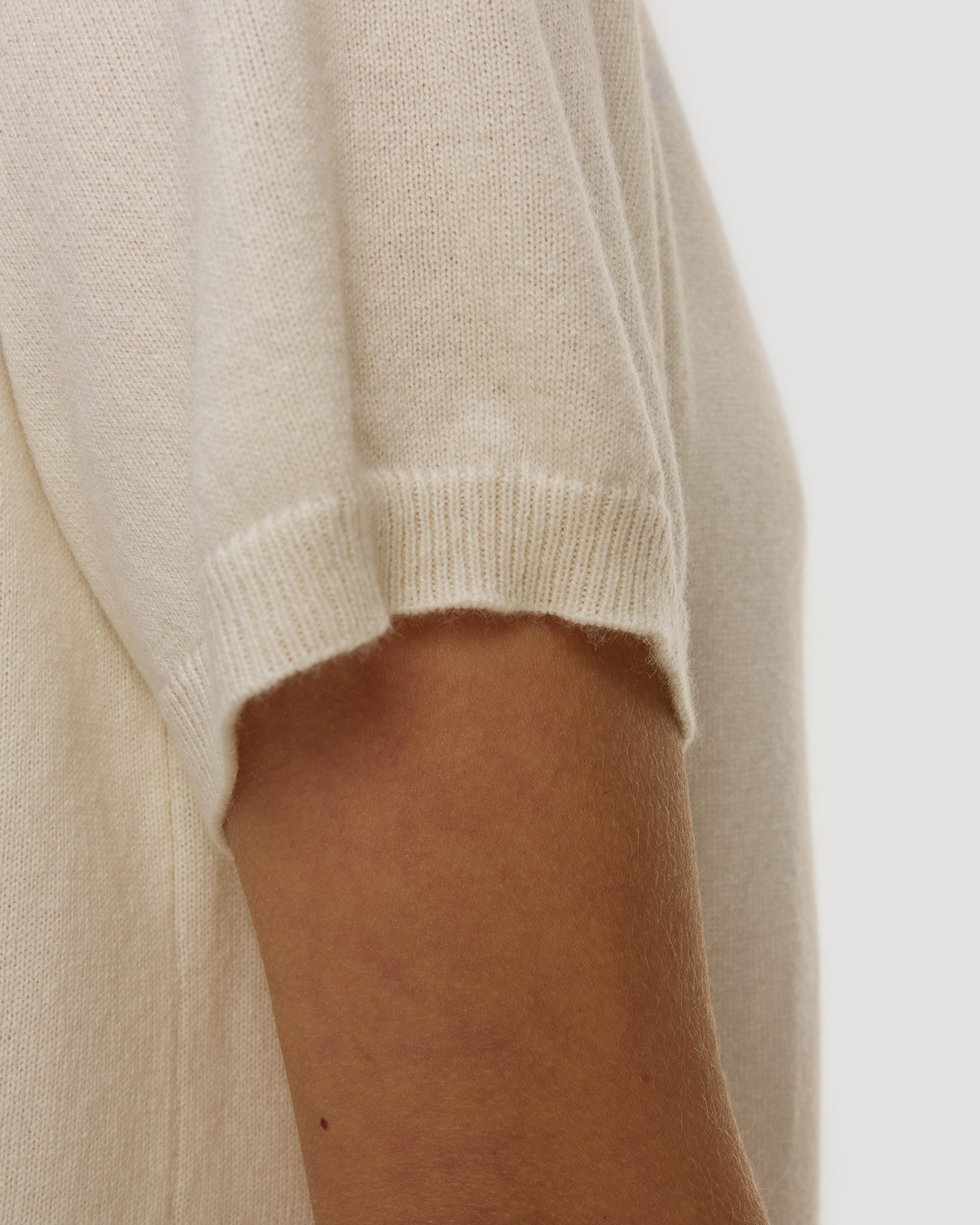 Biały sweter kaszmirowy z krótkim rękawem damski Allude