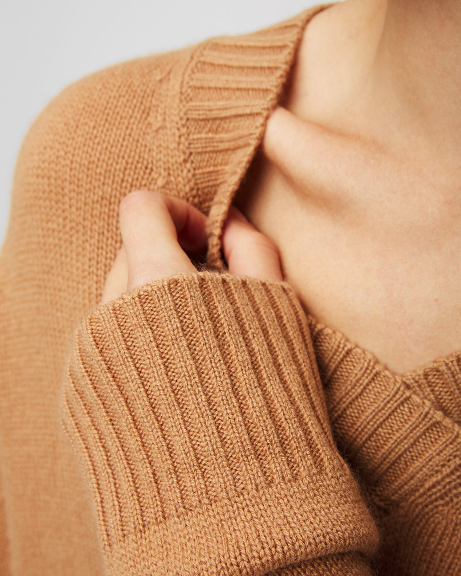 Pull en cachemire pour femmes Allude V-sweater