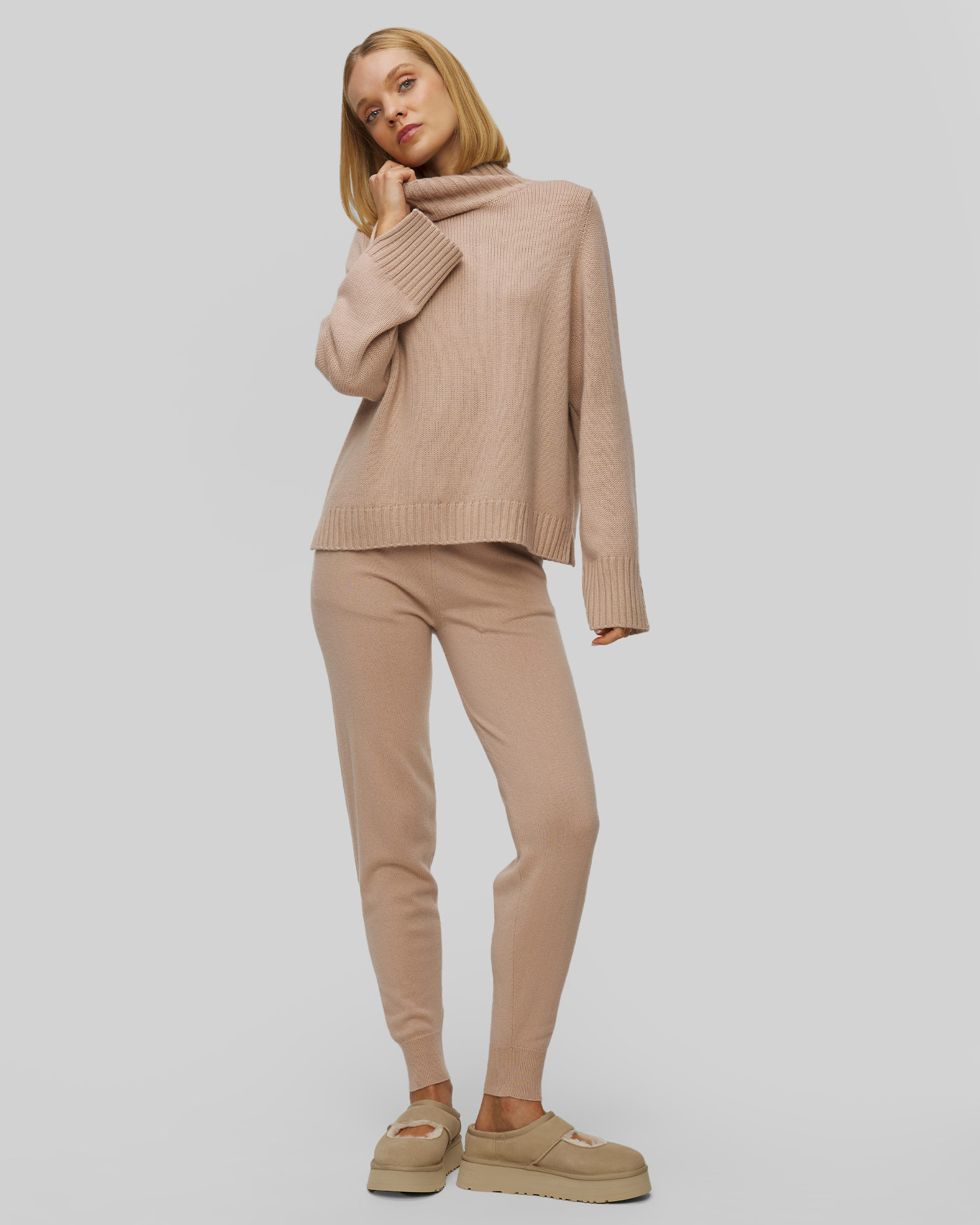 Women's beige cashmere turtleneck Allude