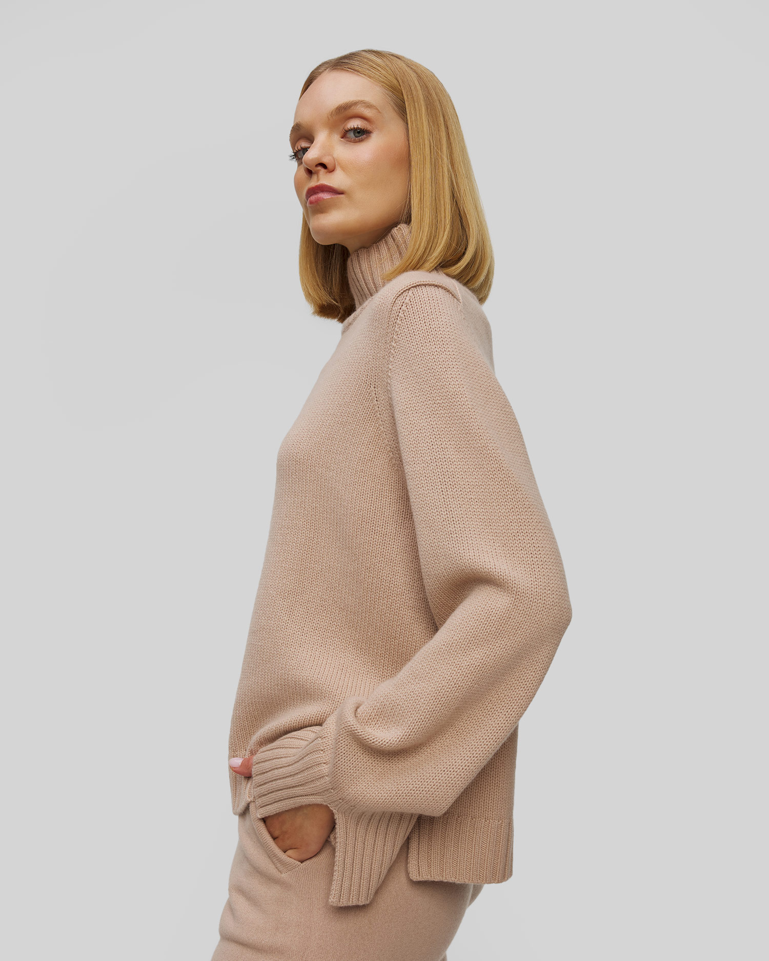 Women's beige cashmere turtleneck Allude