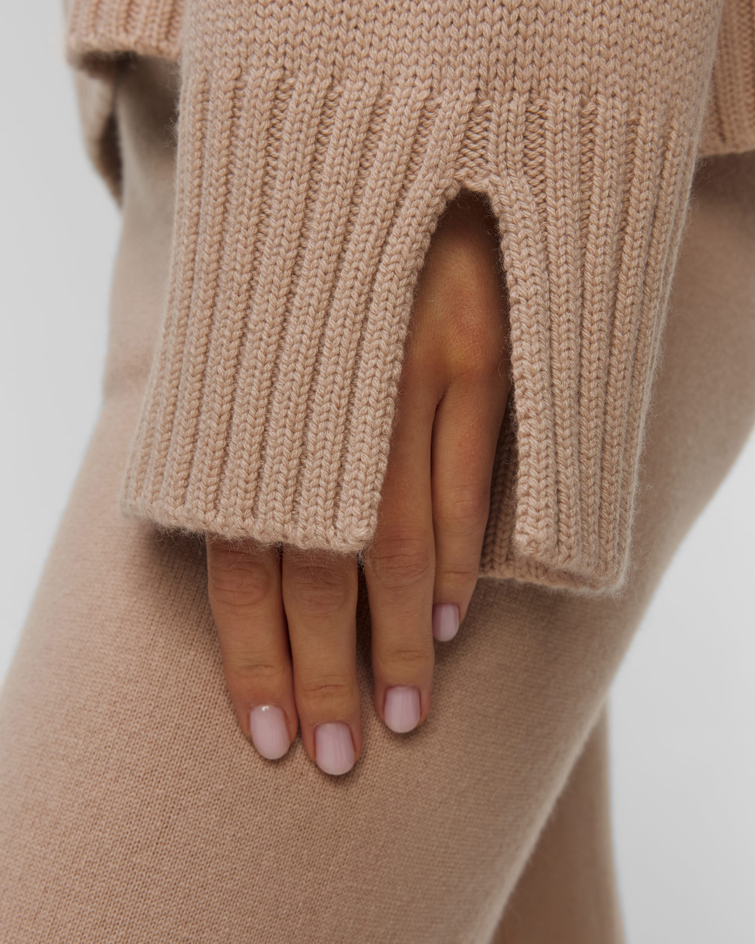 Women's beige cashmere turtleneck Allude