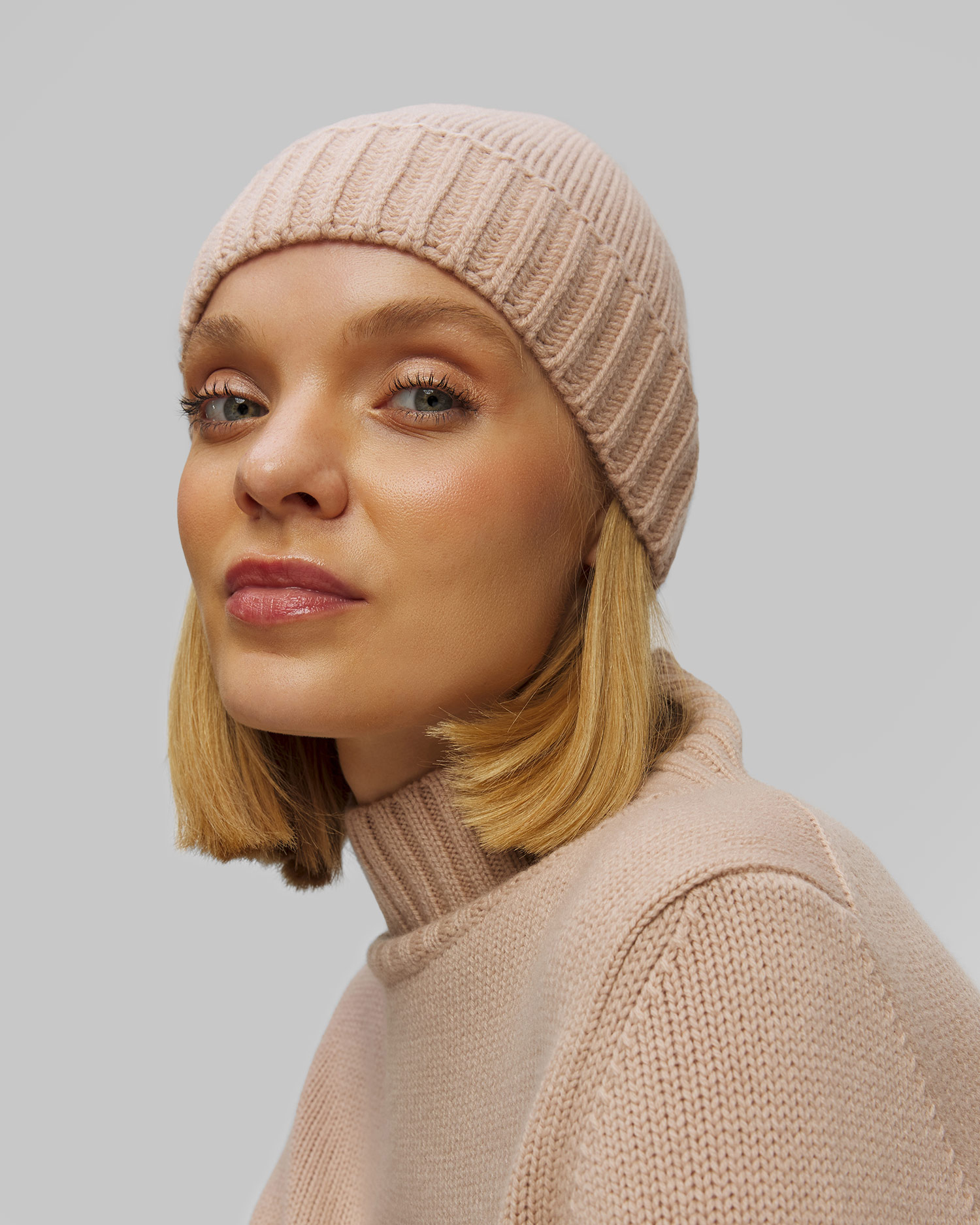 Beżowa czapka kaszmirowa damska Allude