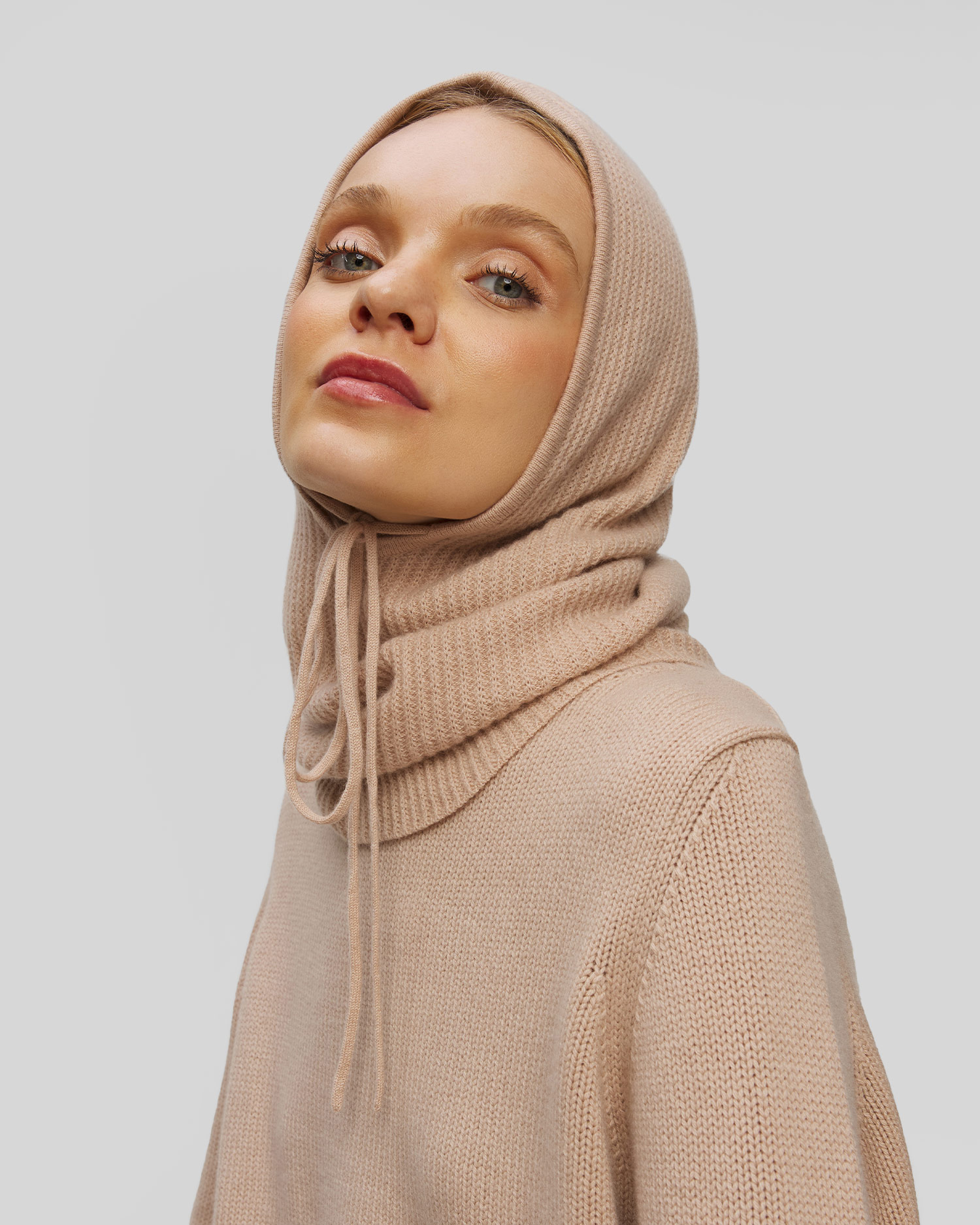 Women's beige cashmere infinity scarf Allude
