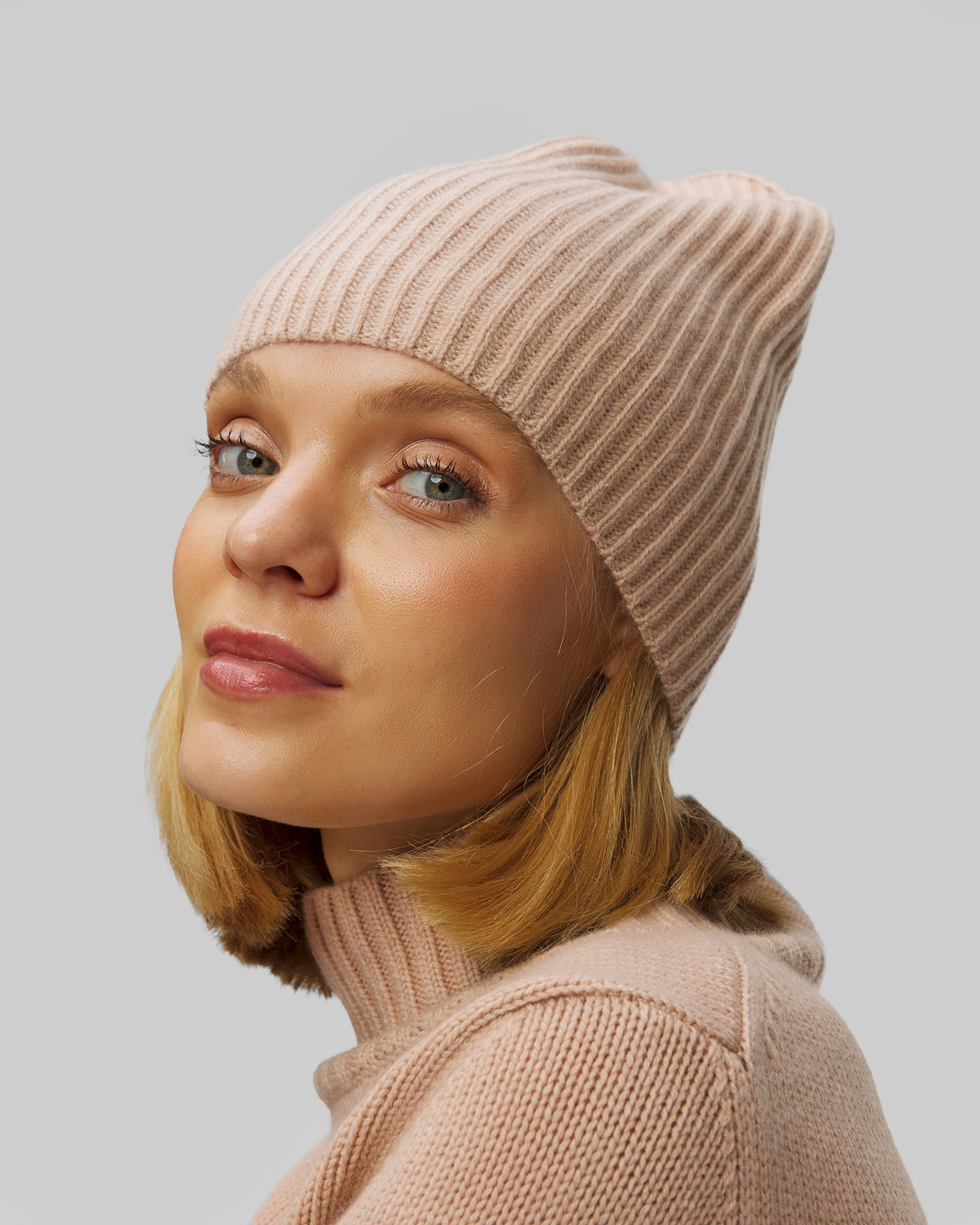 Women's beige cashmere beanie Allude
