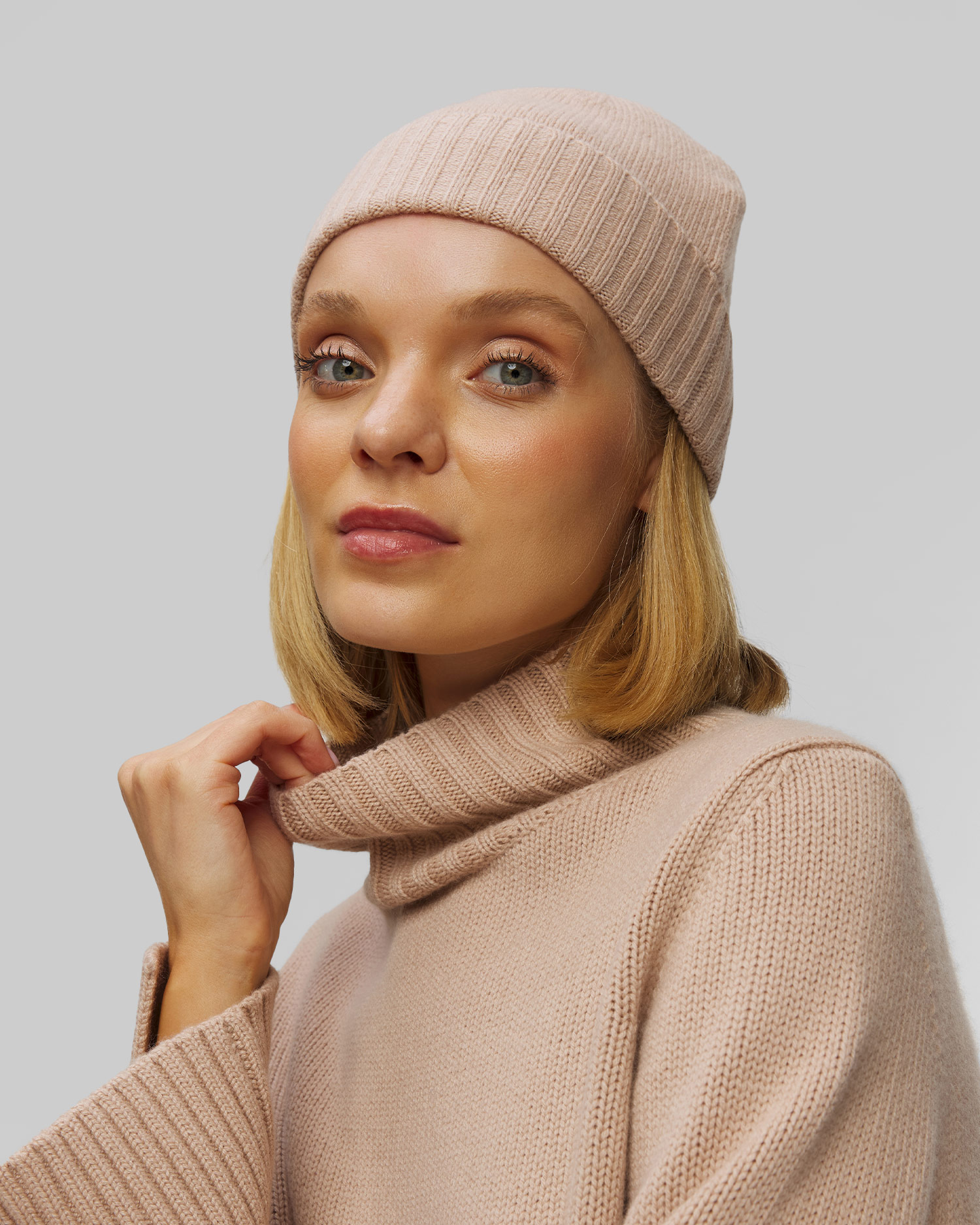 Women's beige cashmere beanie Allude