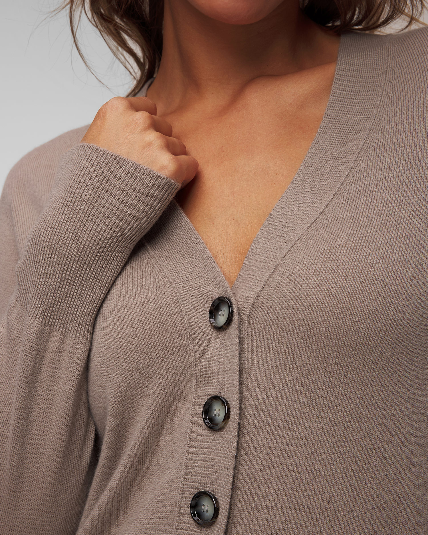 Cardigan in lana con cashmere di colore moca da donna Allude