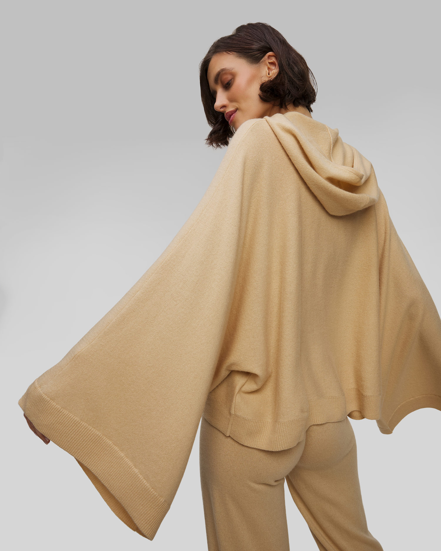 Vlněný dámský kimono svetr Allude v Béžové Barvě