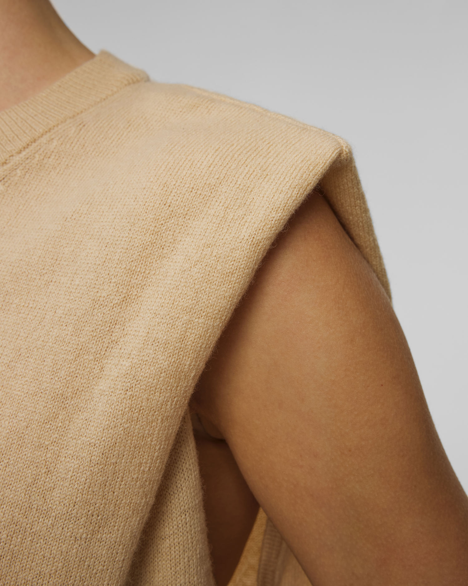 Dámský vlněný svetr bez rukávů Allude v Béžové Barvě