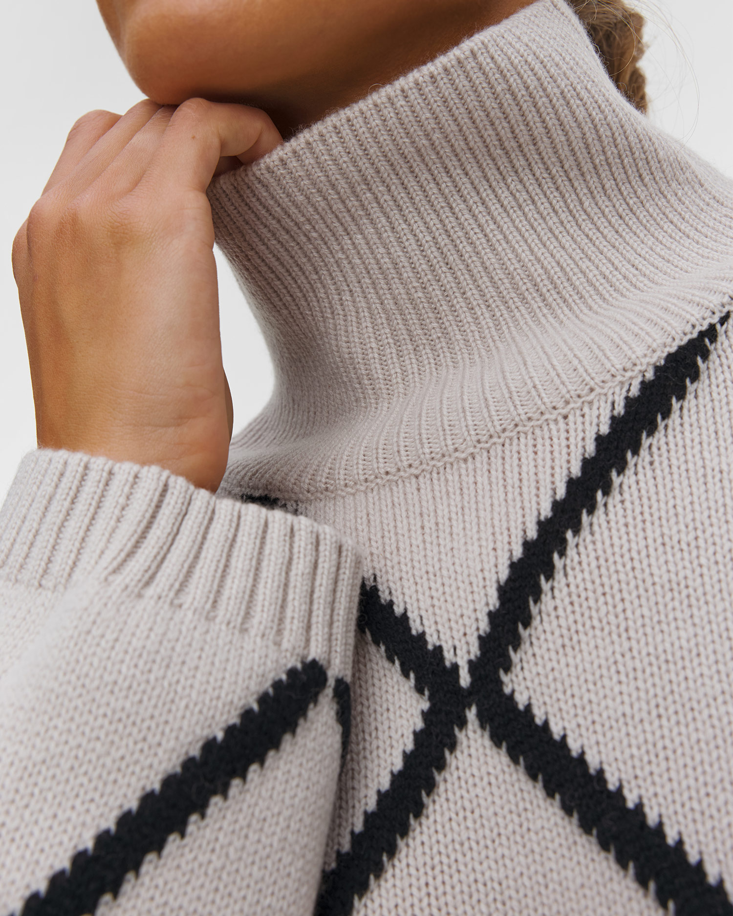 Col roulé pour femmes à motifs losanges Allude Mockneck Sweater