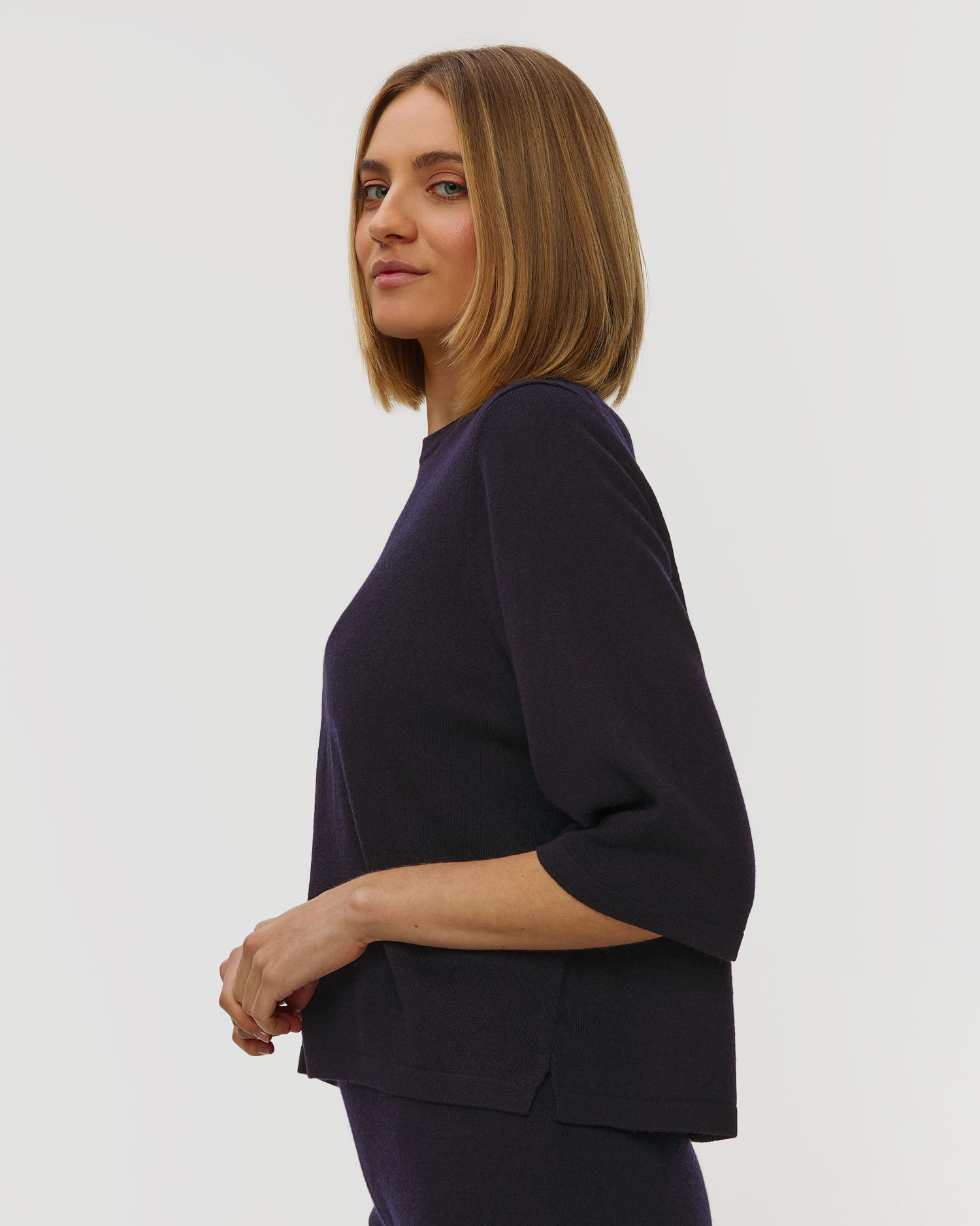 Czarny sweter wełniany damski Allude