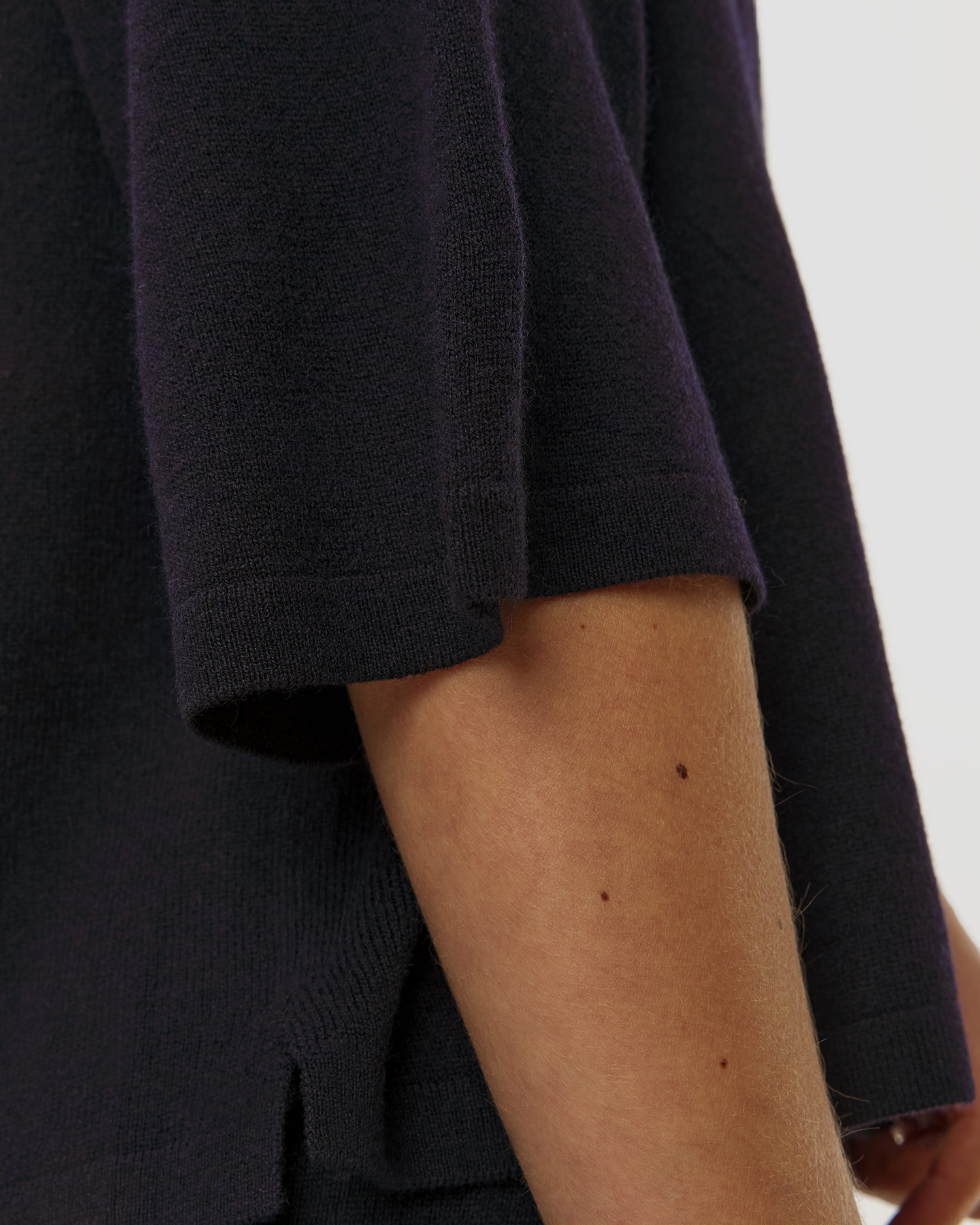 Czarny sweter wełniany damski Allude