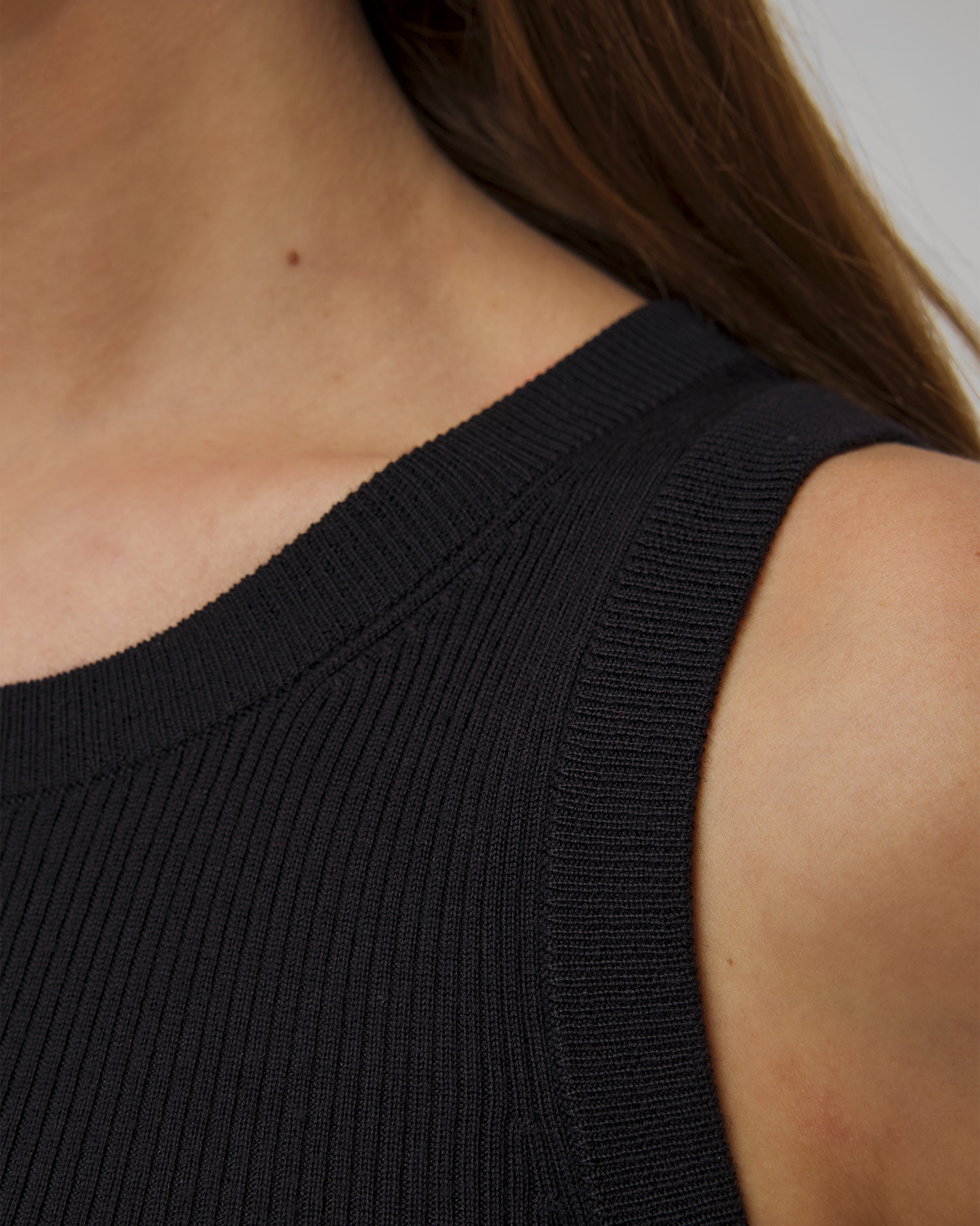 Tmavě modrá vlněná dámská halenka Allude