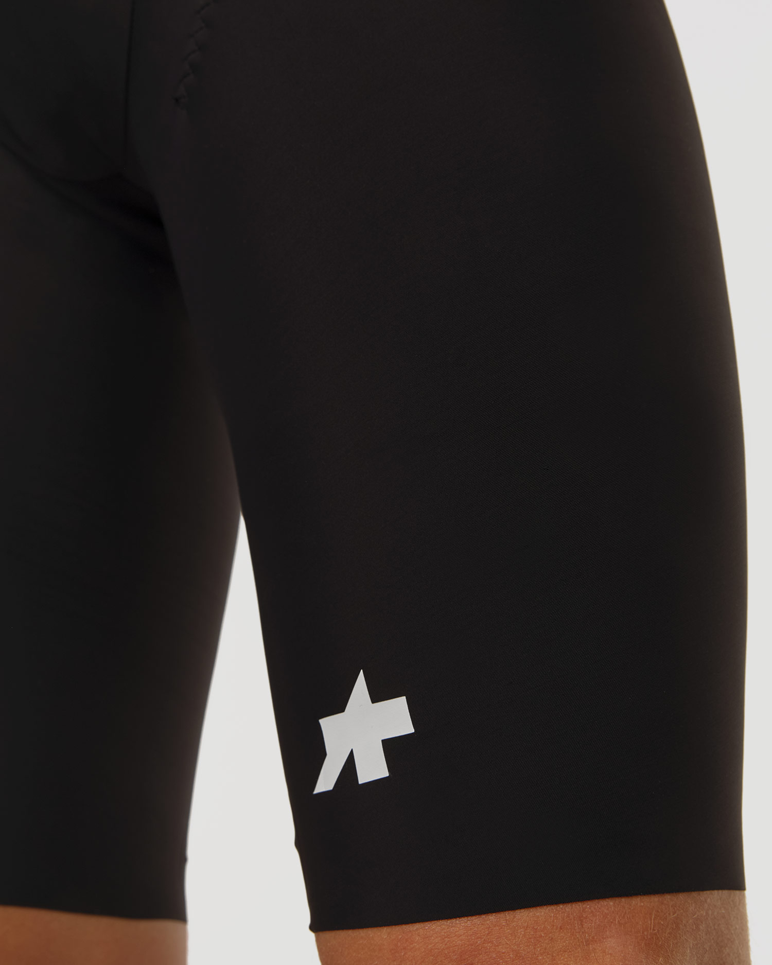 Pánske cyklistické šortky Assos Equipe R Bib Shorts S11 čierne