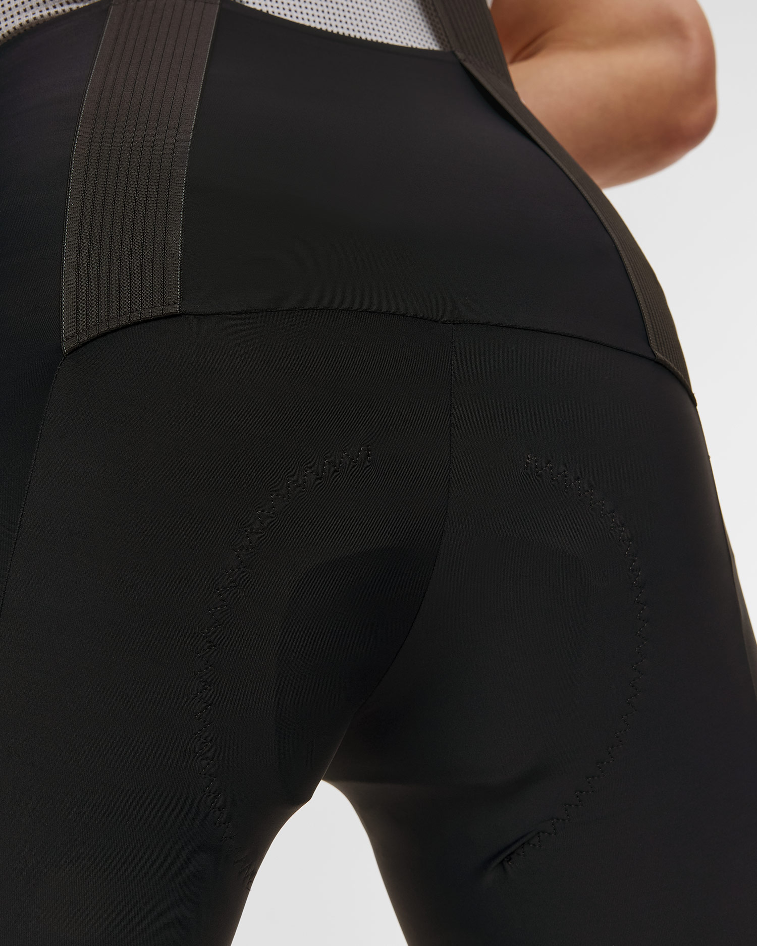 Pánske cyklistické šortky na traky Assos Mille Gt Bib Shorts S11 čierne