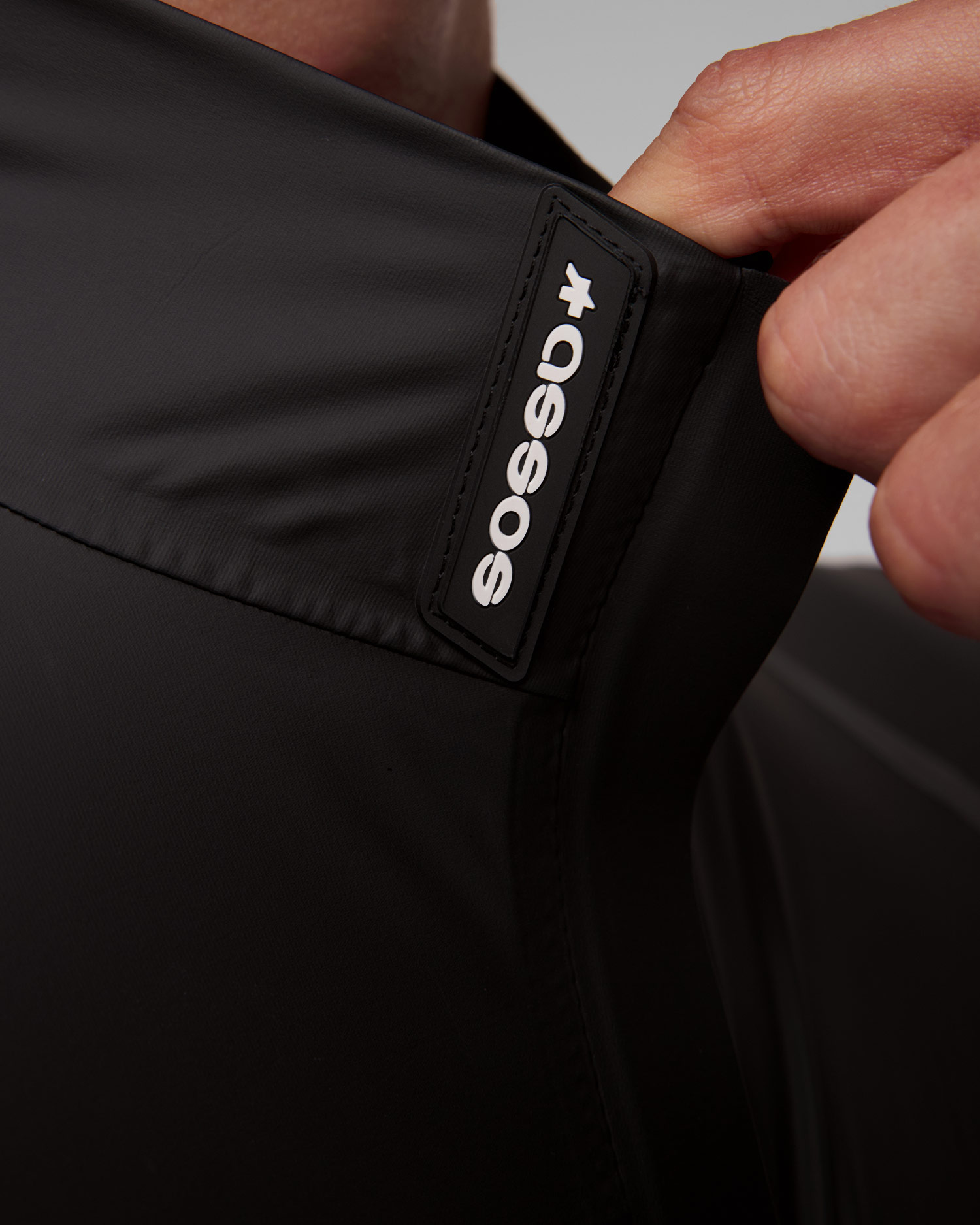 Černá pánská nepromokavá cyklistická větrovka Assos Mille Gts Rain Jacket S11