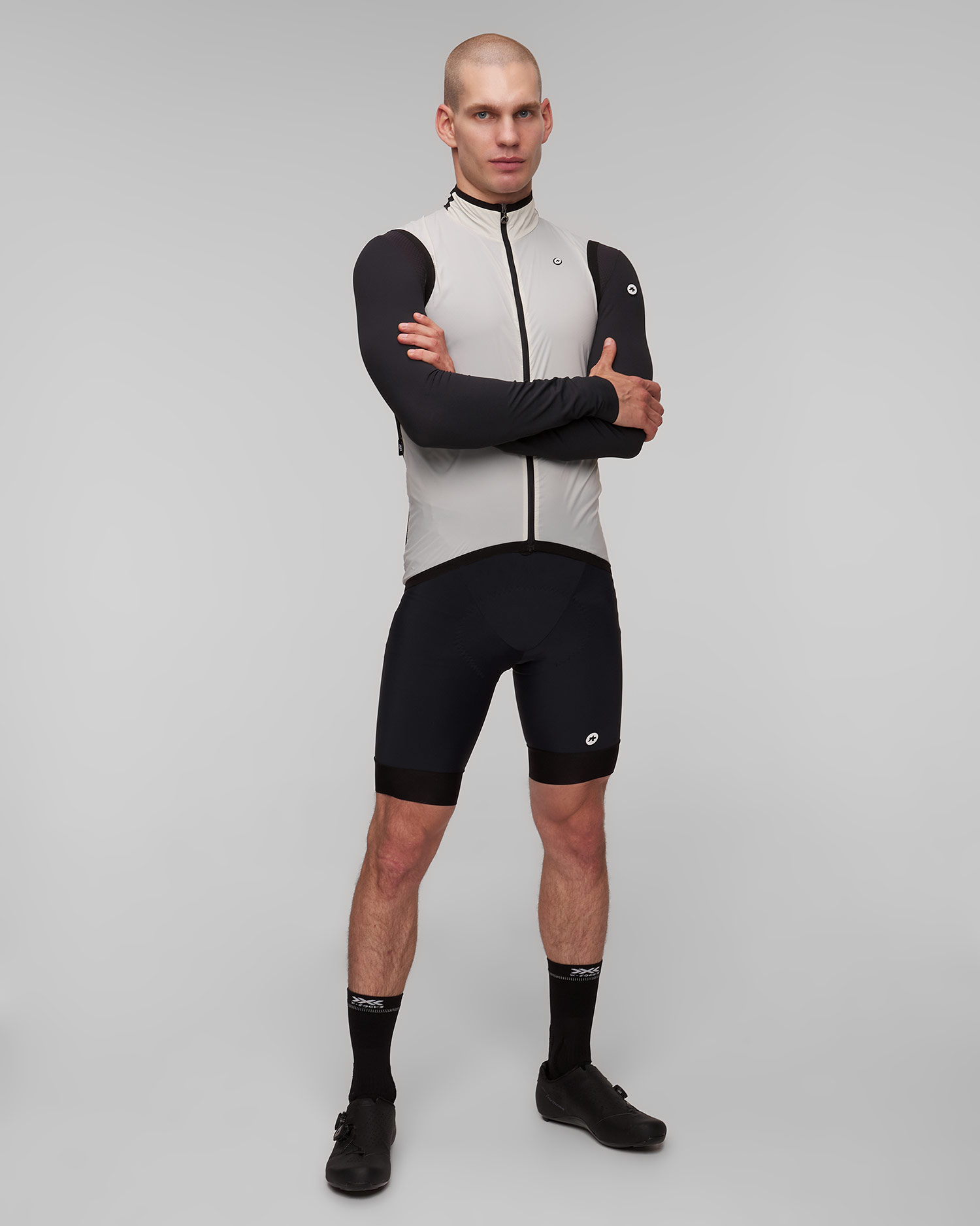 Szara kamizelka rowerowa męska Assos Mille Gt Wind Vest C2