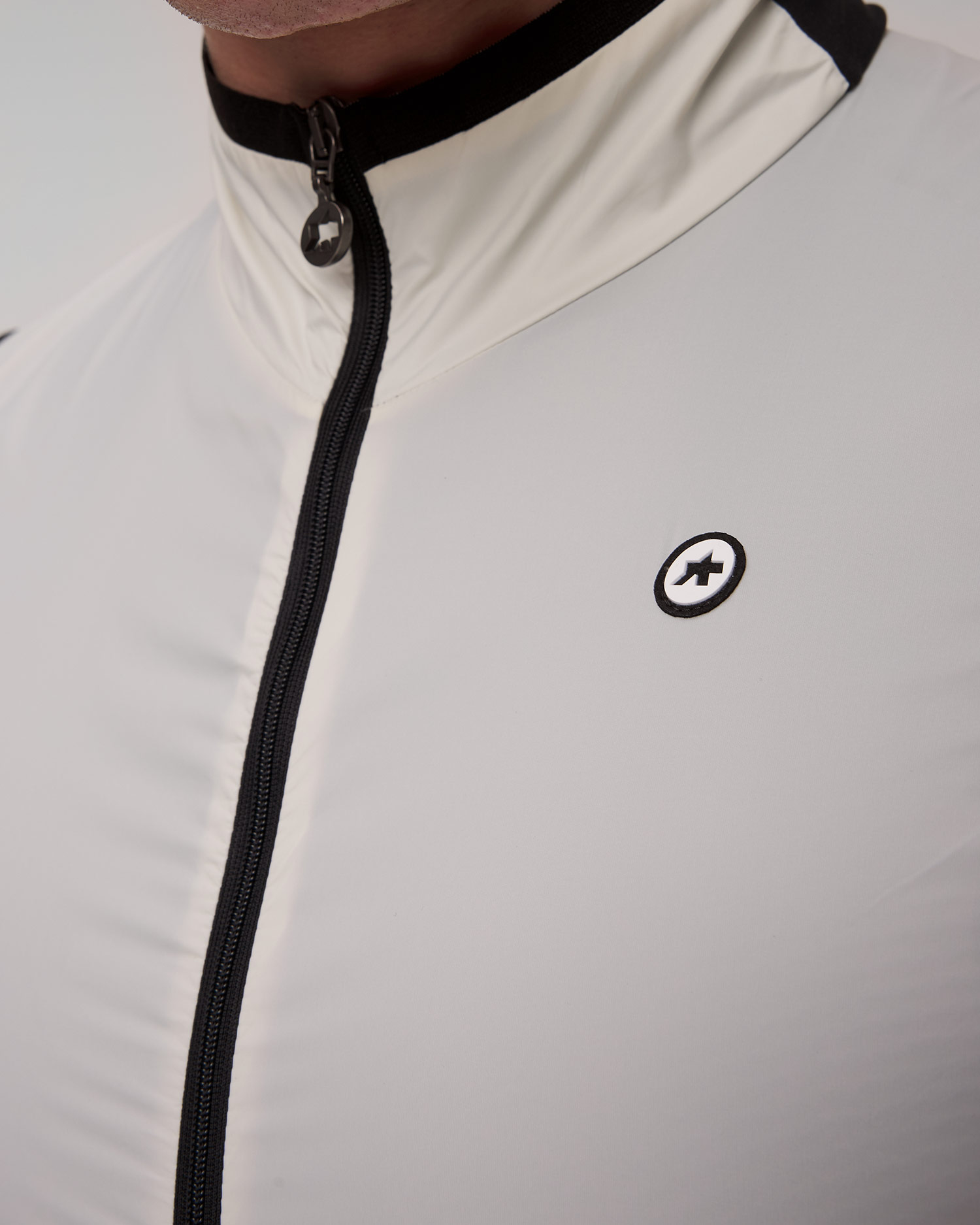 Szara kamizelka rowerowa męska Assos Mille Gt Wind Vest C2