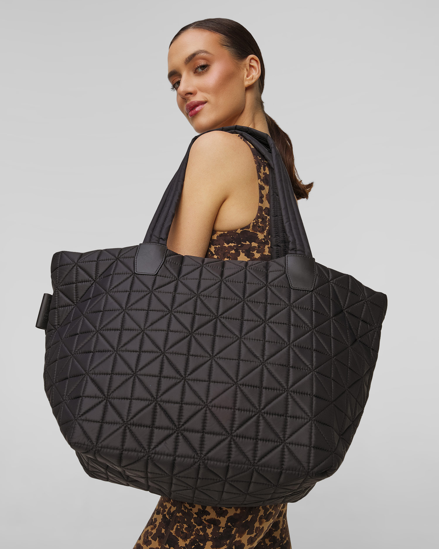 Torba damska Vee Collective Vee Tote Medium czarna