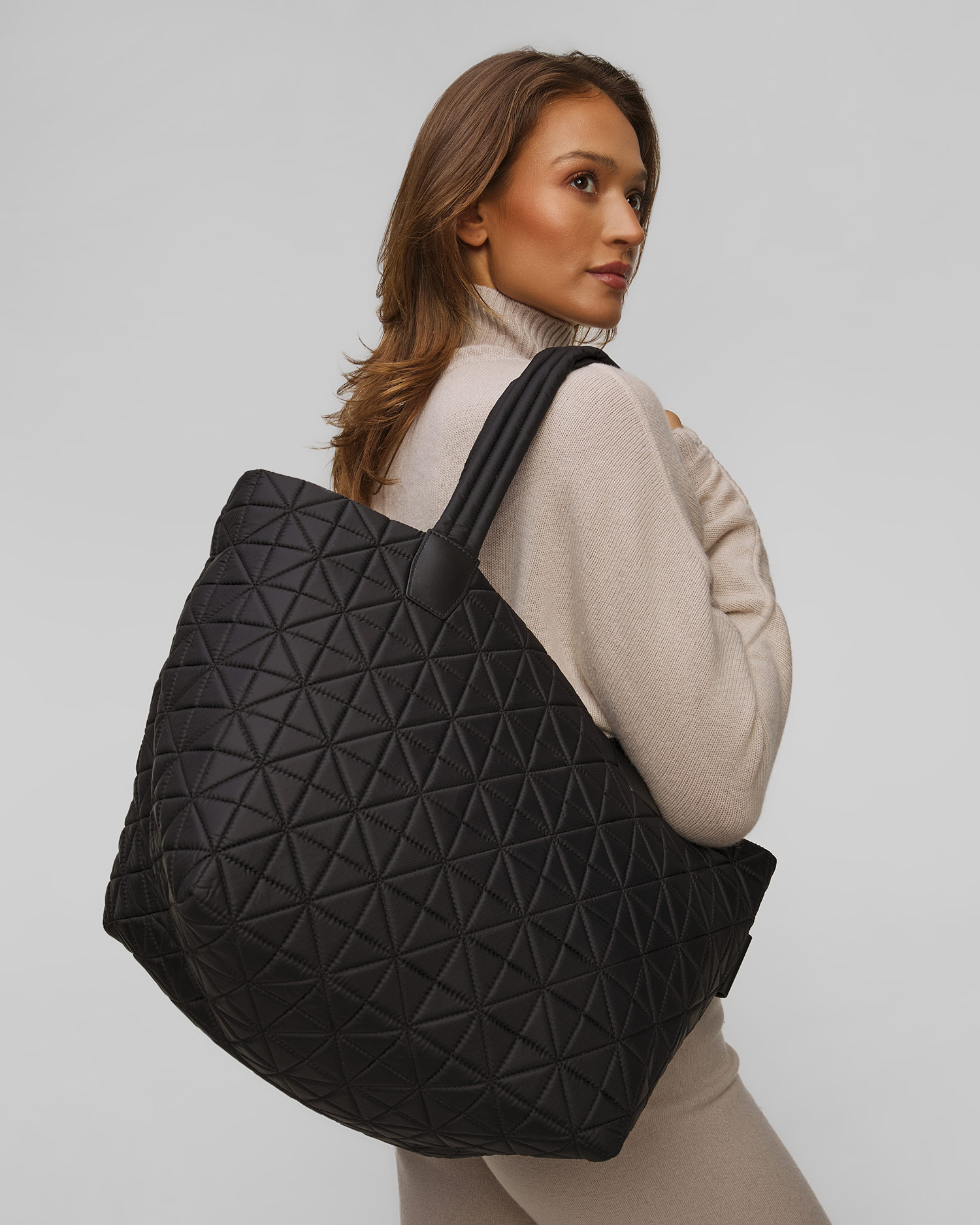 Women’s handbag Vee Collective Vee Tote Medium black