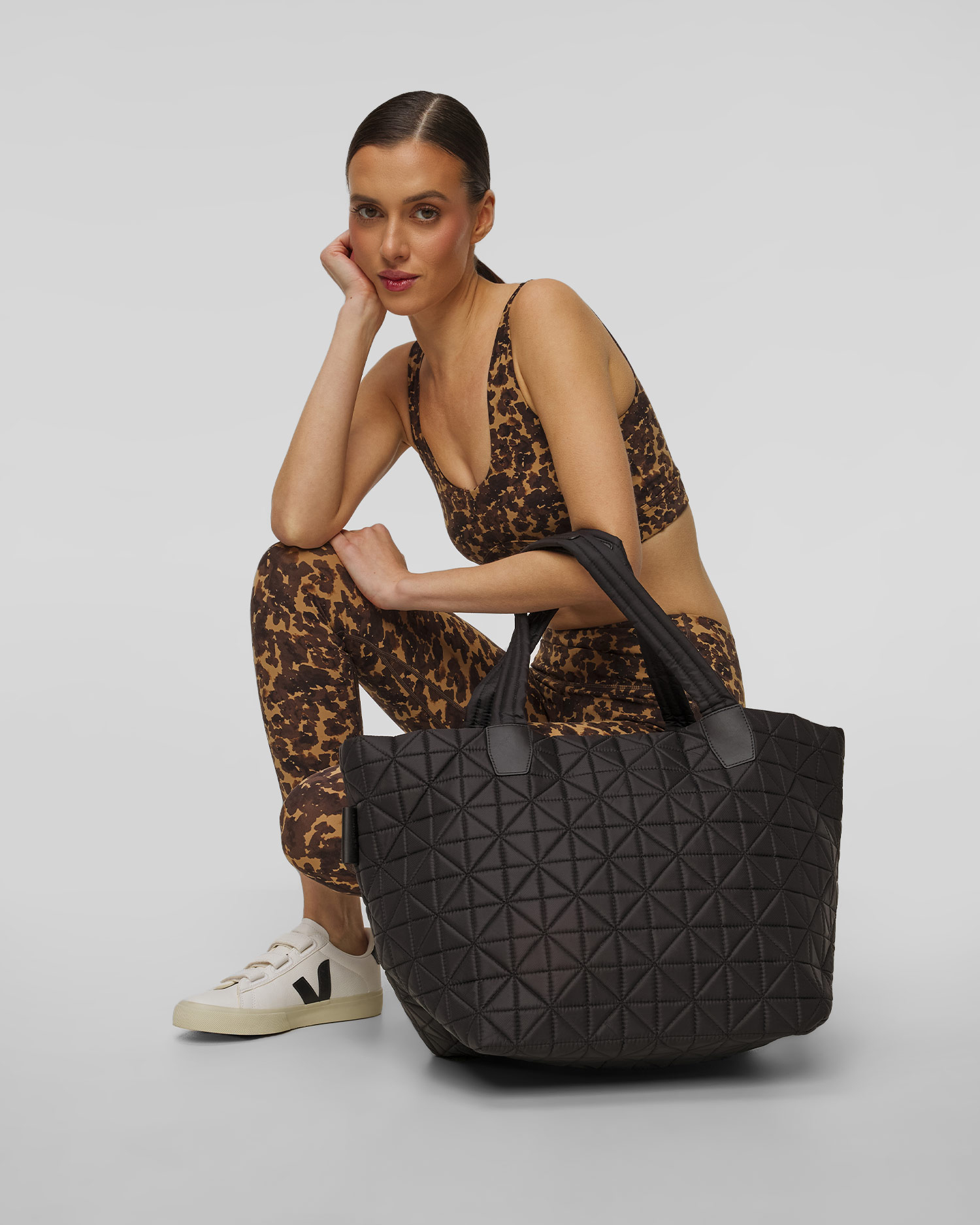 Torba damska Vee Collective Vee Tote Medium czarna