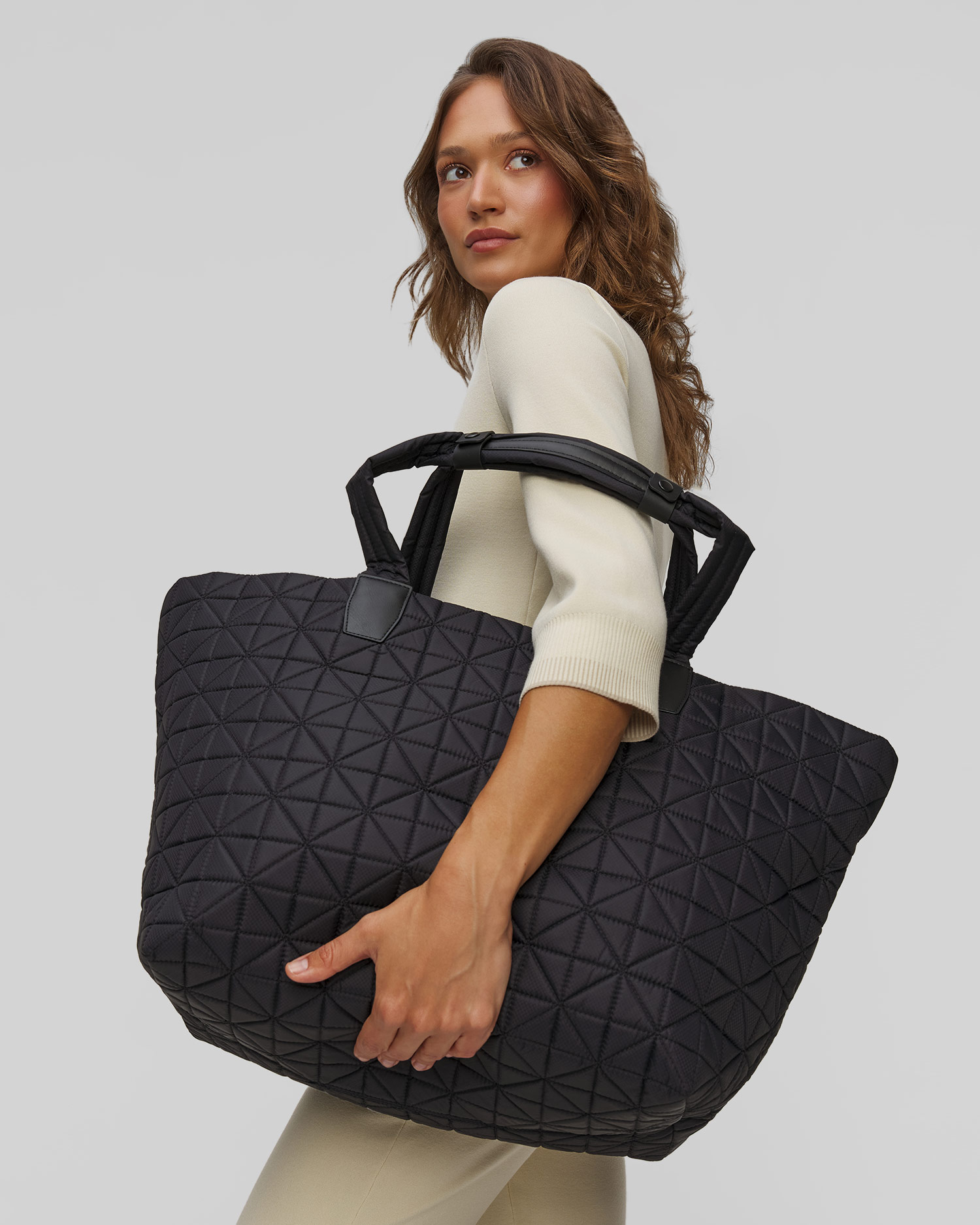 Dámska taška Vee Collective Vee Weekender čierna