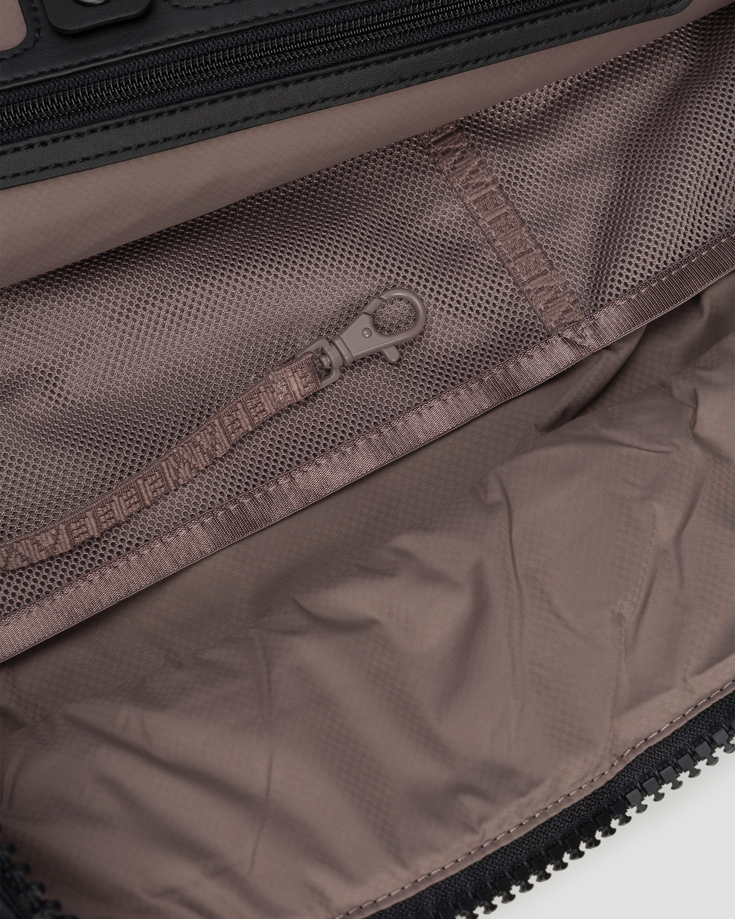 Dámska taška Vee Collective Vee Weekender čierna