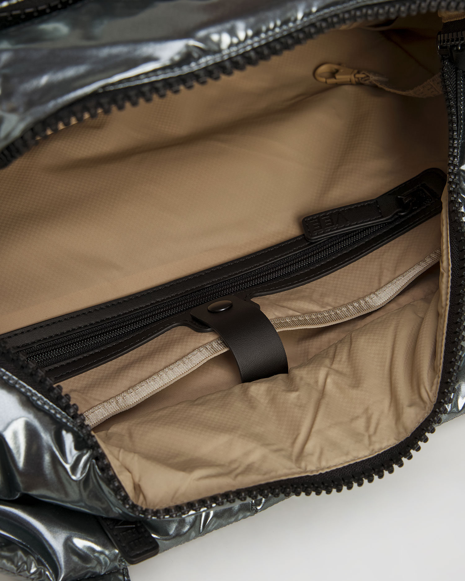 Dámska kabelka Vee Collective Porter Tote Small Gadget strieborná