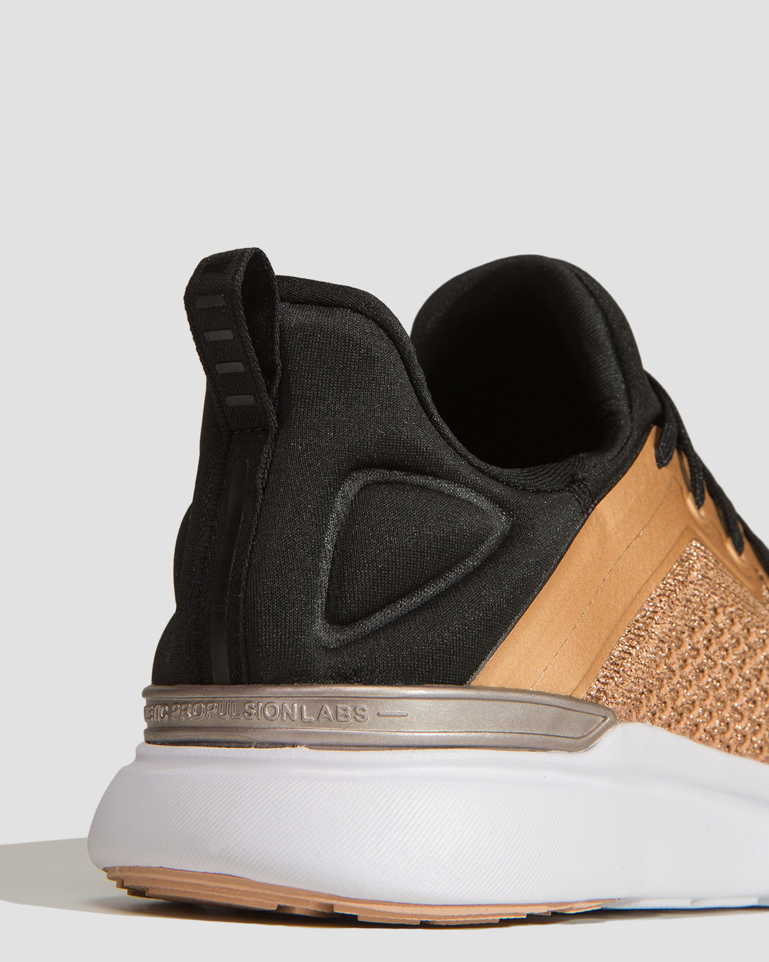 Shoes APL TECHLOOM TRACER