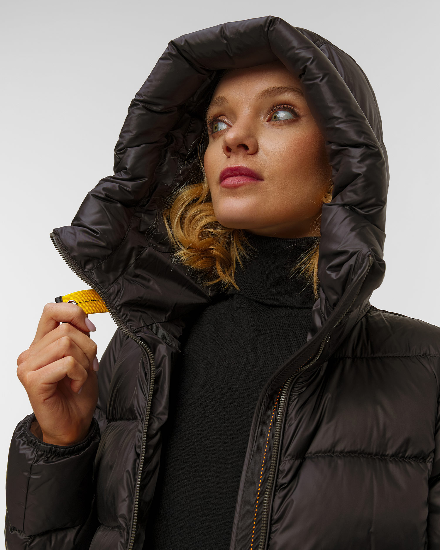 Manteau en duvet noir pour femmes Parajumpers Leah