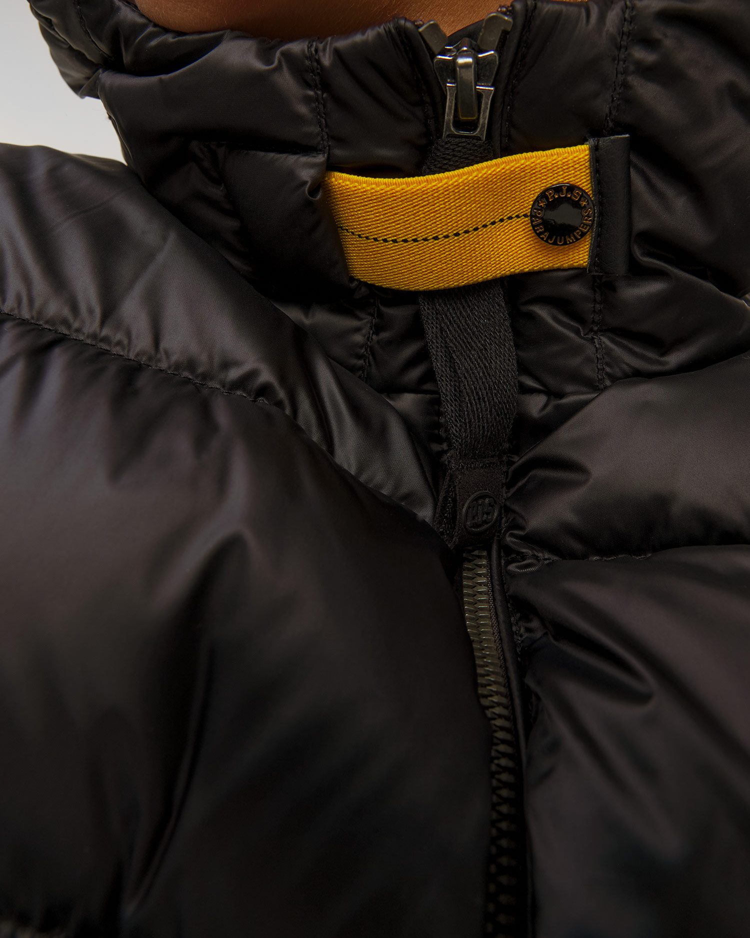 Doudoune noire pour femmes Parajumpers Mariah 