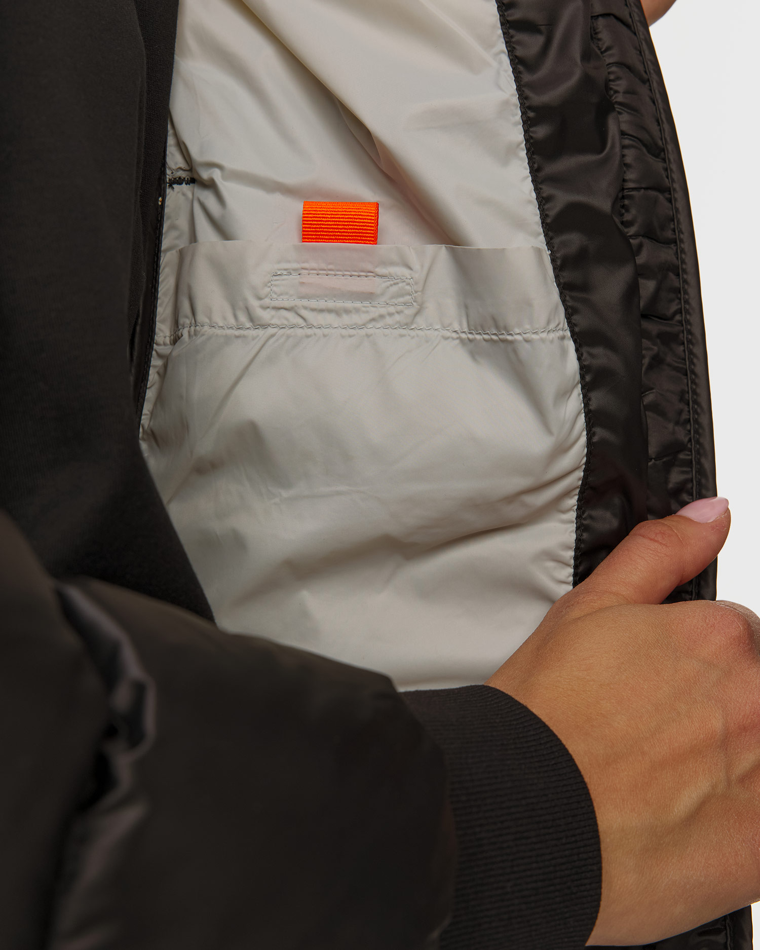 Doudoune noire pour femmes Parajumpers Mariah 