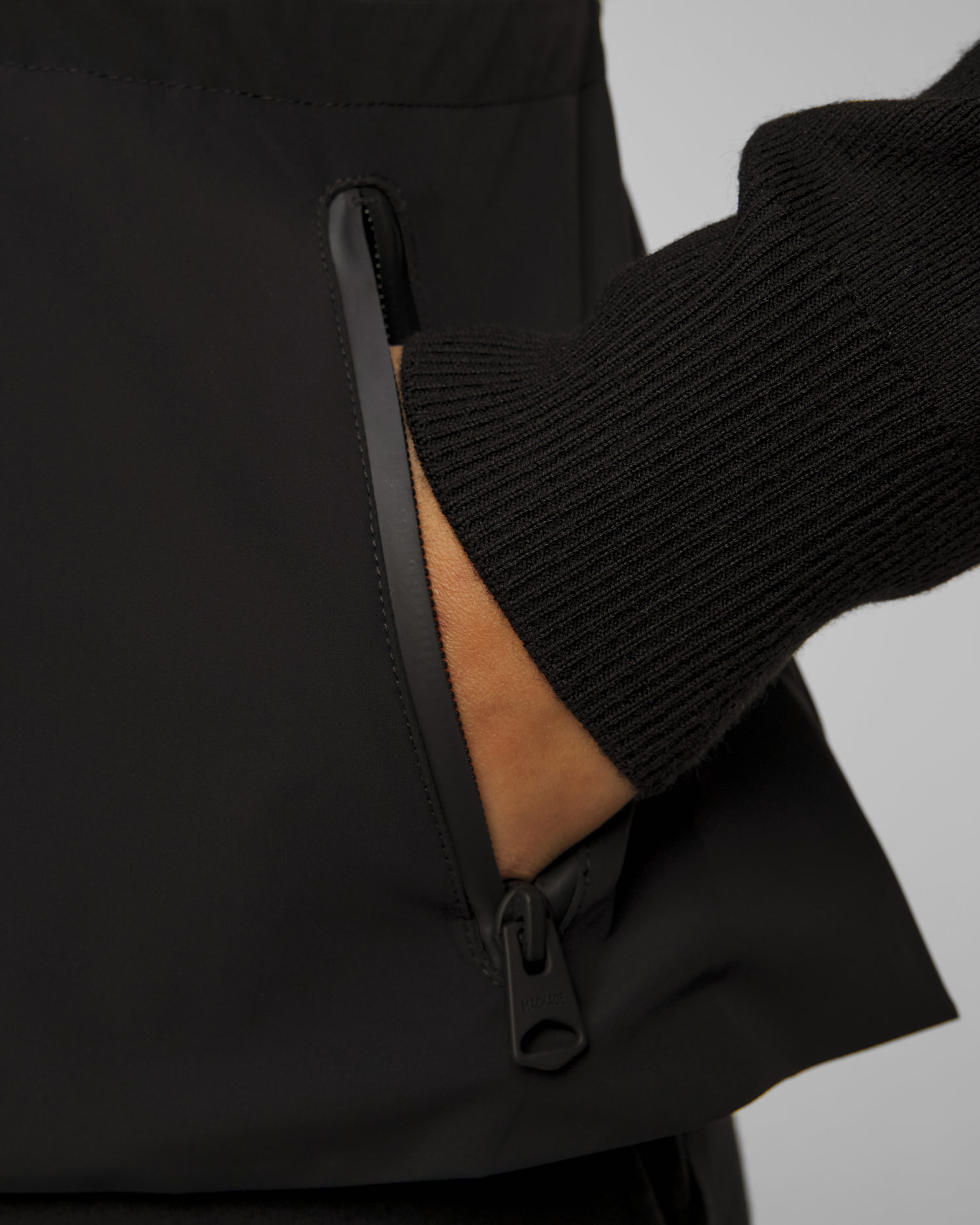 Černá dámská bunda Mackage Laika-Z